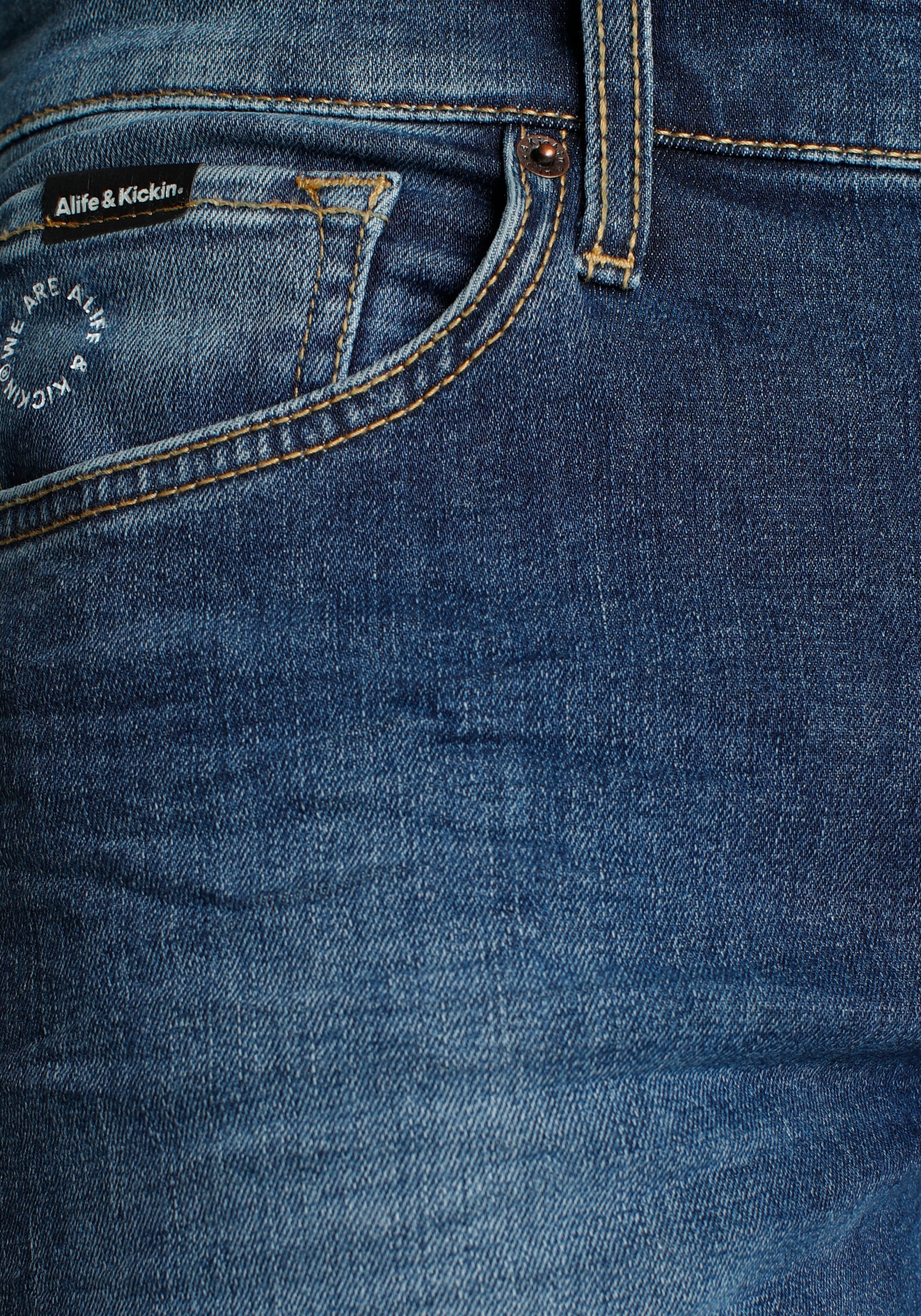 Alife & Kickin Slim-fit-Jeans »JamieAK«, Ökologische, wassersparende Produktion durch Ozon Wash