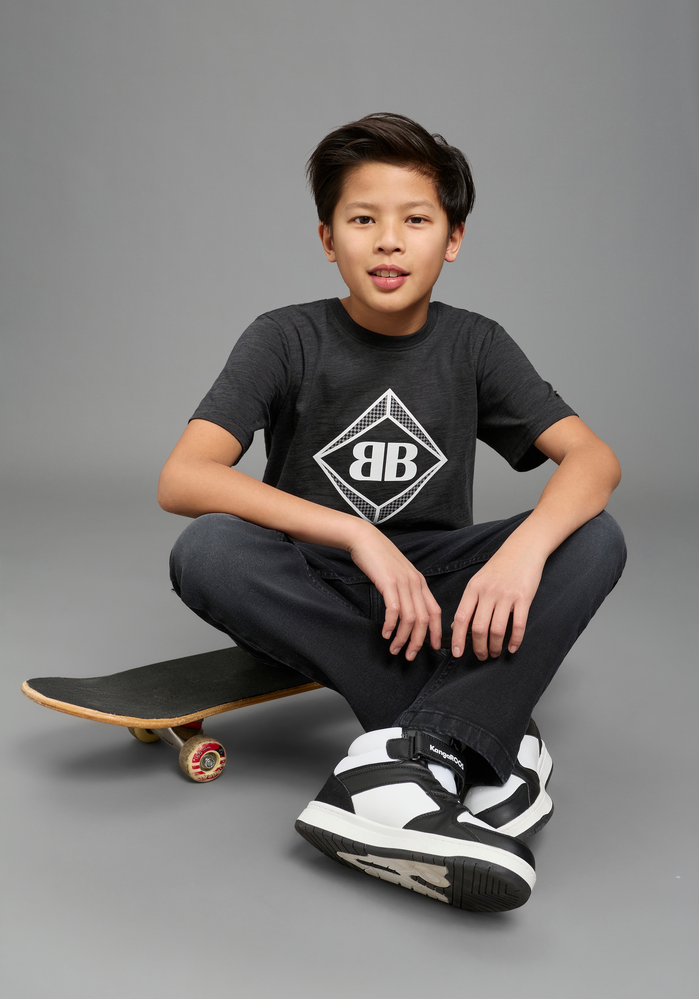 Bruno Banani T-Shirt »Shirt in Melangeware und Logo-Print für Jungen« Basic Passform, Kurzarm, Rundhalsausschnitt, aus Baumwolle