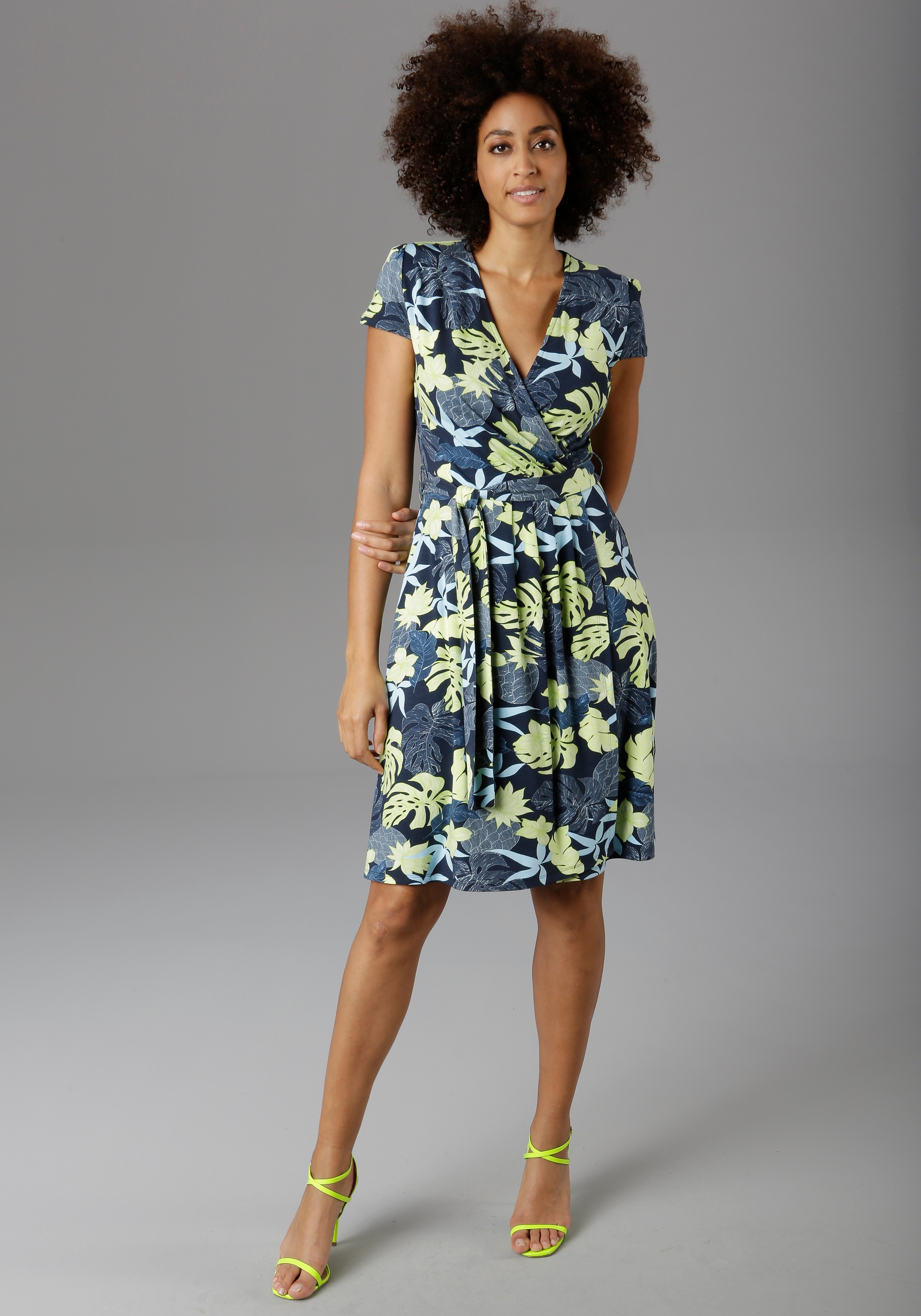 Aniston SELECTED Sommerkleid, in modischen Farben - NEUE KOLLEKTION