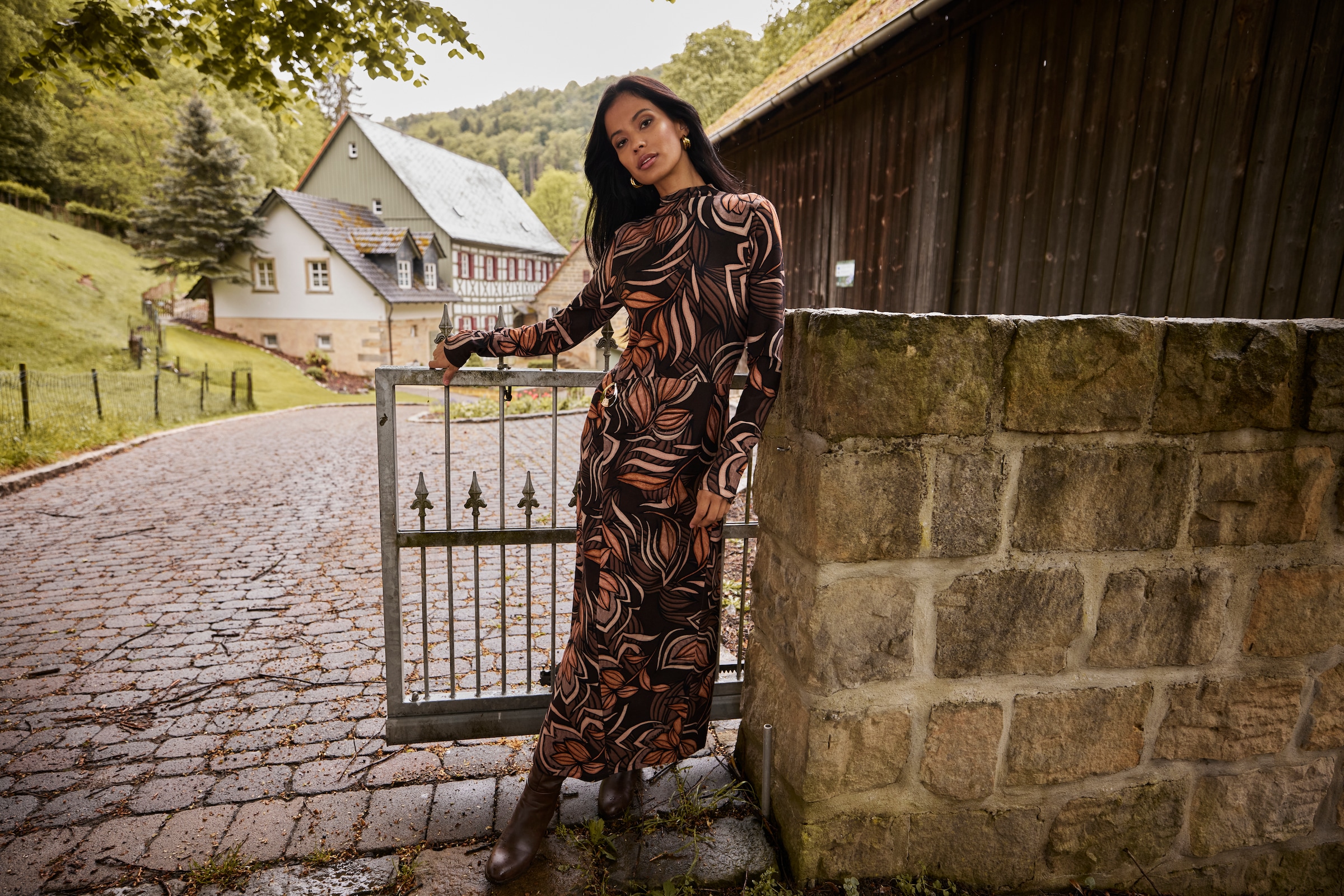 Aniston SELECTED Midikleid mit kleinem Stehkragen - NEUE KOLLEKTION