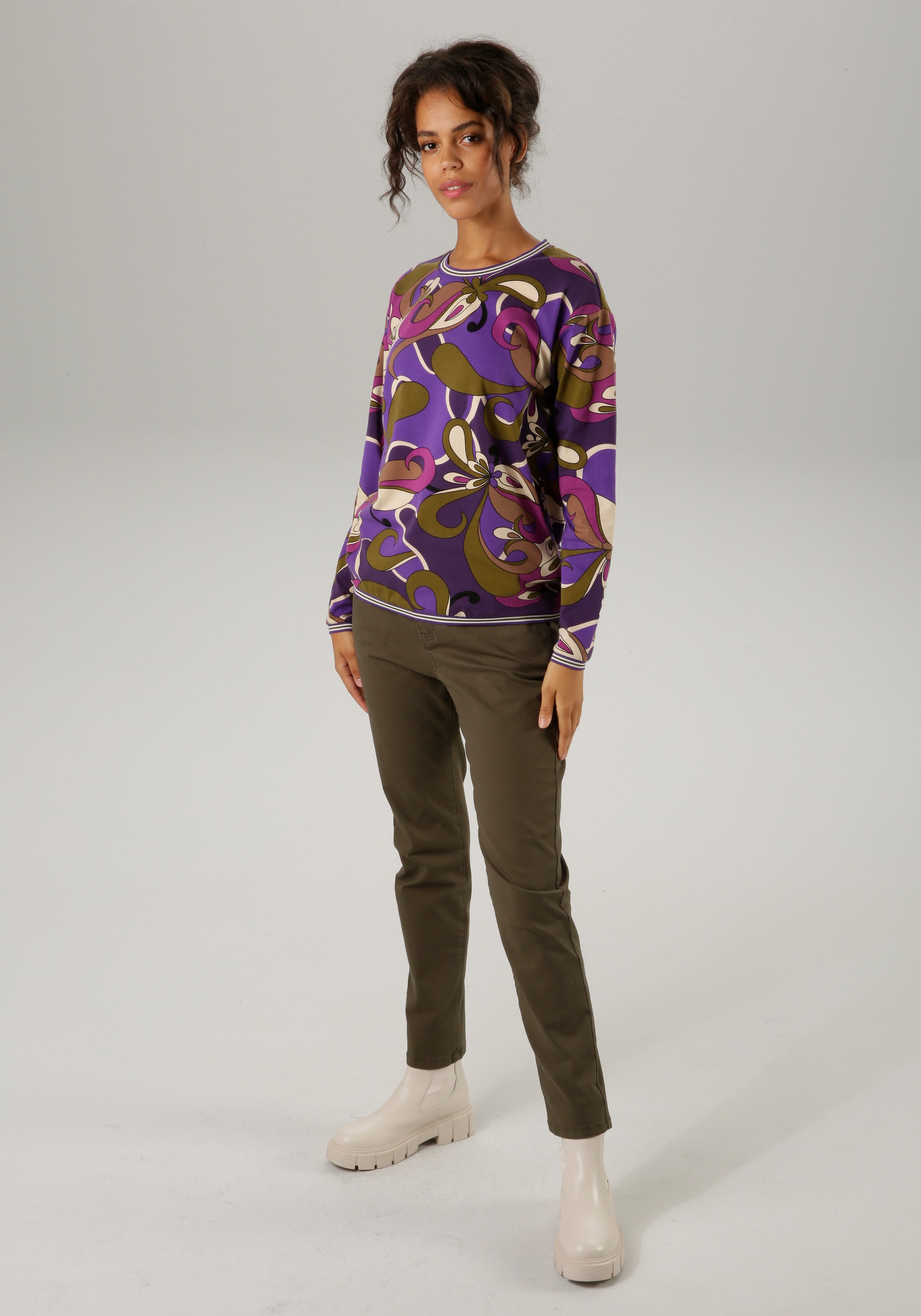 Aniston CASUAL Sweatshirt, mit extravaganten, grafischen Druck