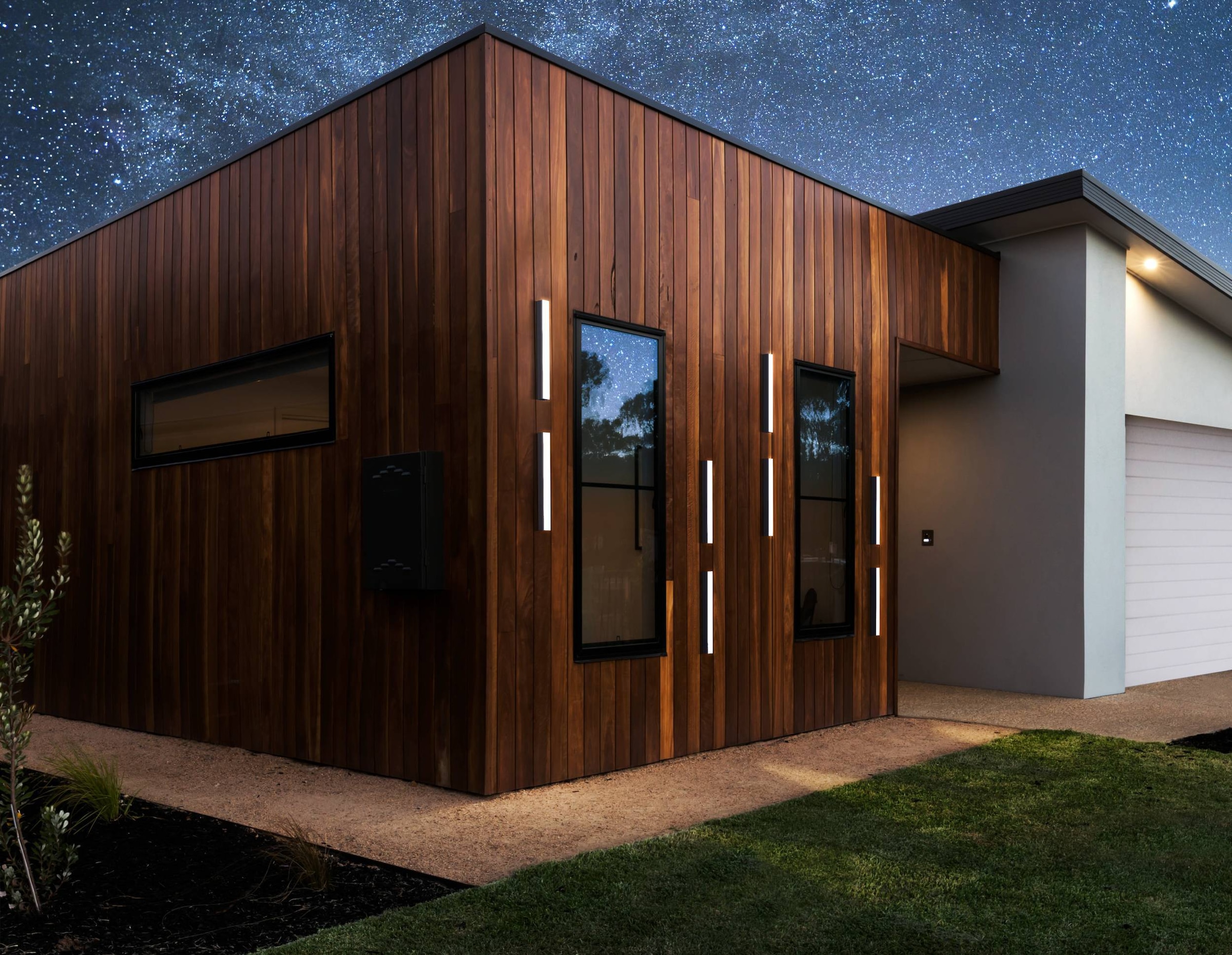 EGLO Aufbauleuchte »Salitta Aufbaulampe, Außenbeleuchtung, Wandlampe, Metall, IP65, Lampe« LED-Modul 1 Stk. Warmweiß Aufbauleuchte - L58 x B5,5 x H5,5 cm - schwarz - 14W inkl.