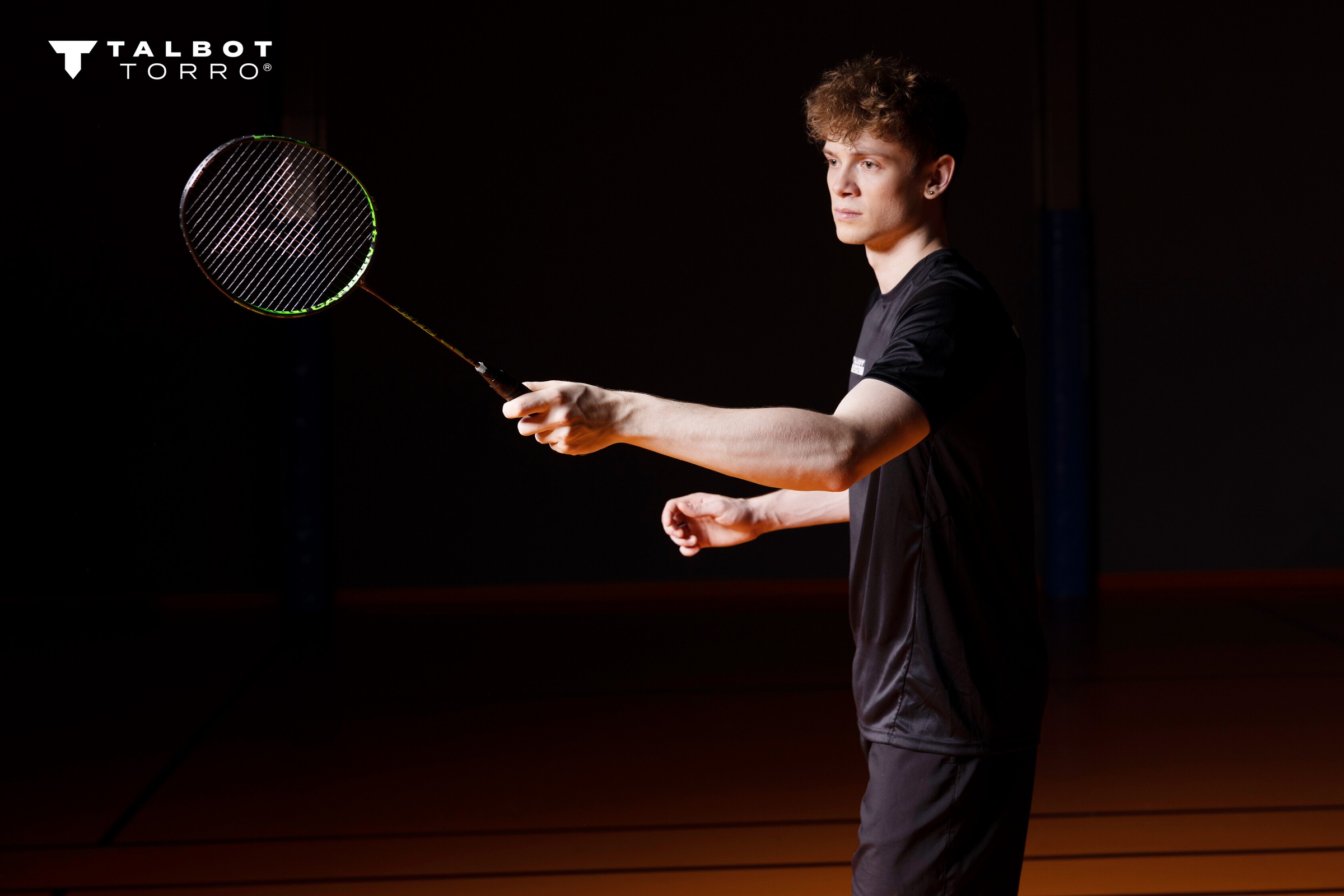 Talbot-Torro Badmintonschläger »Isoforce 511«, One-Piece ISO Plus, Carbon4, Mid balanced - ausgewogen, Slim-Schaft