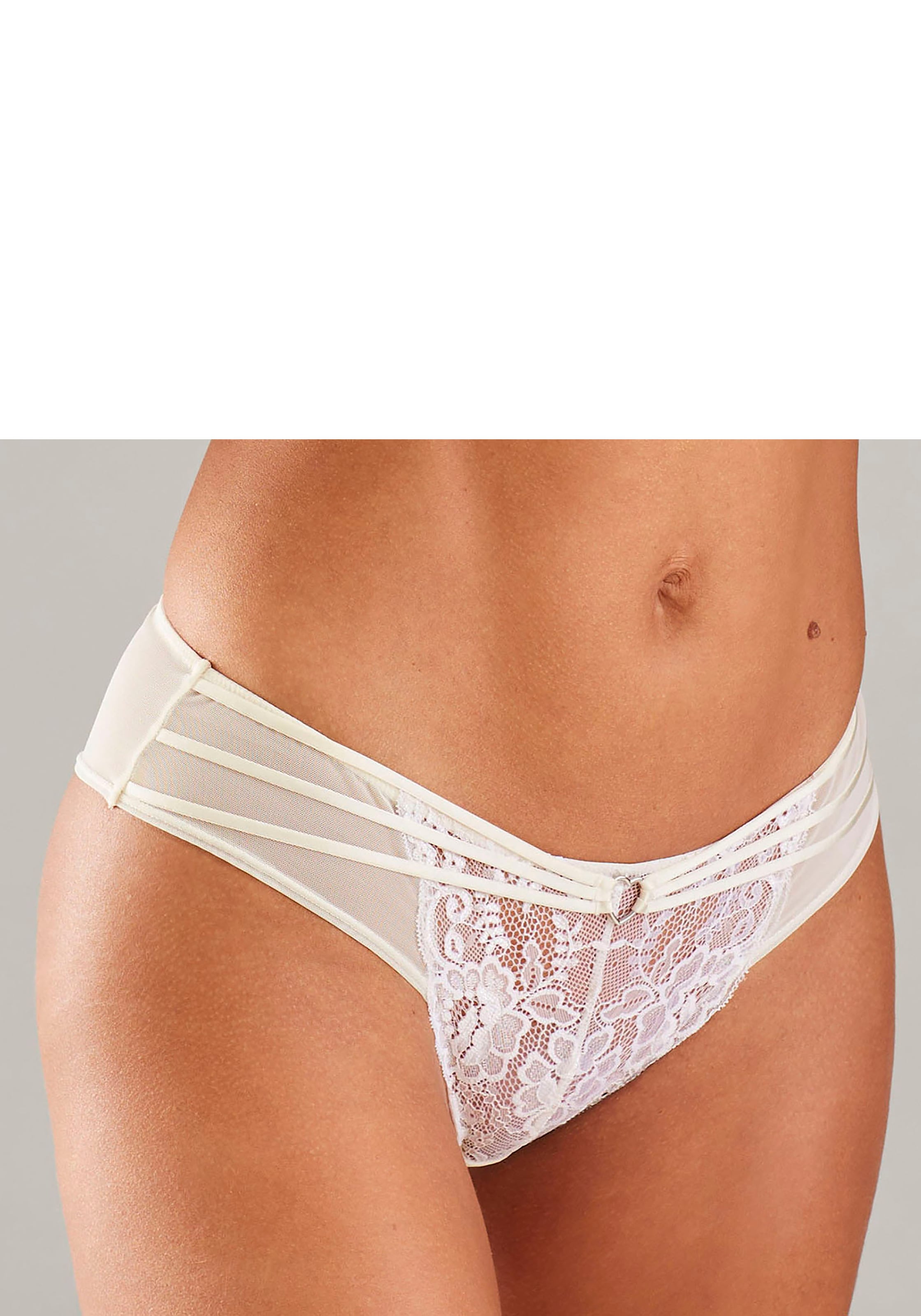 Vivance Damen Stringpanty »Francesca« mit feinem Herzaccessoire in beige, Größe 32/34