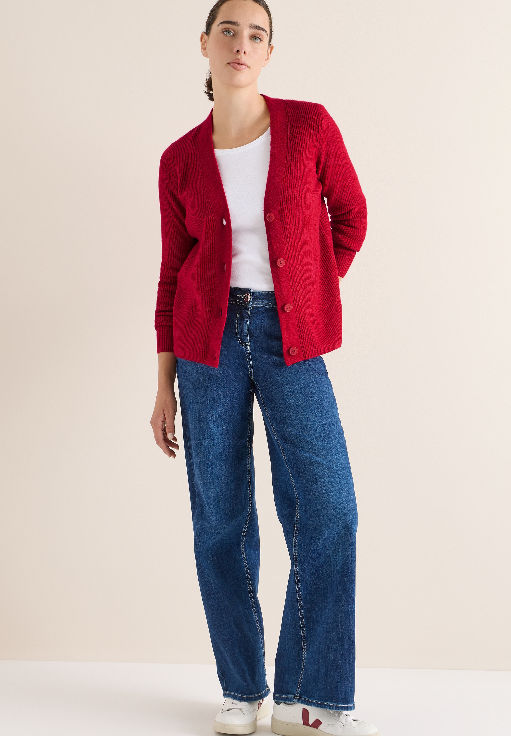 Cecil Cardigan , mit Strukturdetail und Knopfleiste
