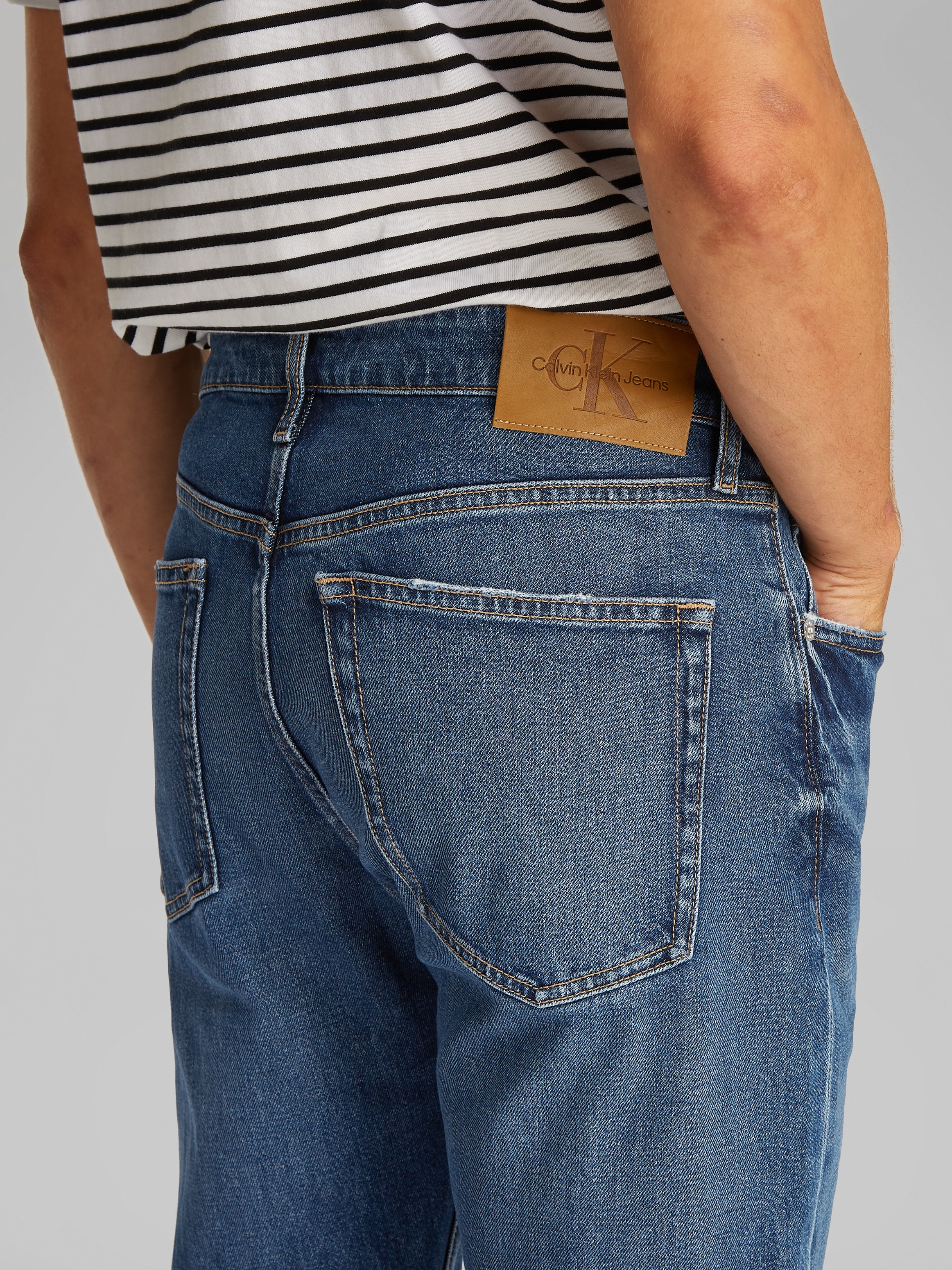 Calvin Klein Jeans Tapered-fit-Jeans »SLIM TAPER«, in mittelblauer Waschung