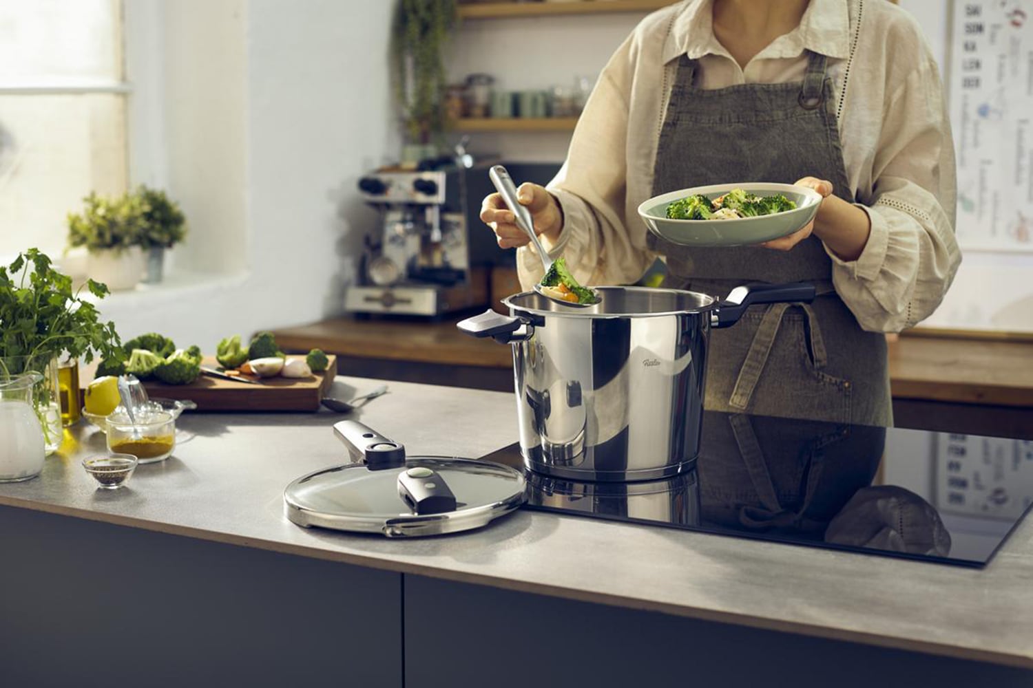 Fissler Schnellkochtopf »Vitaquick®Elemental Dampfkochtopf Premium Drucktopf« Set, 2 Schnellkochtöpfe jeweils mit Glasdeckel, 4 tlg. Edelstahl 18/10