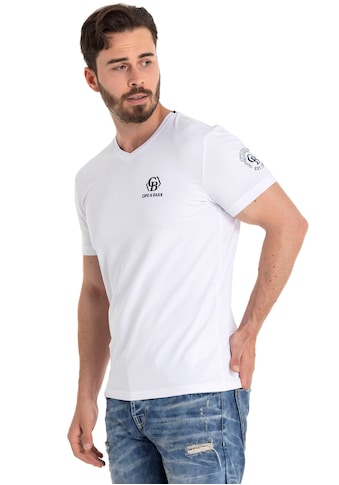 V-Shirt, mit Markenlabel in Samt-Optik
