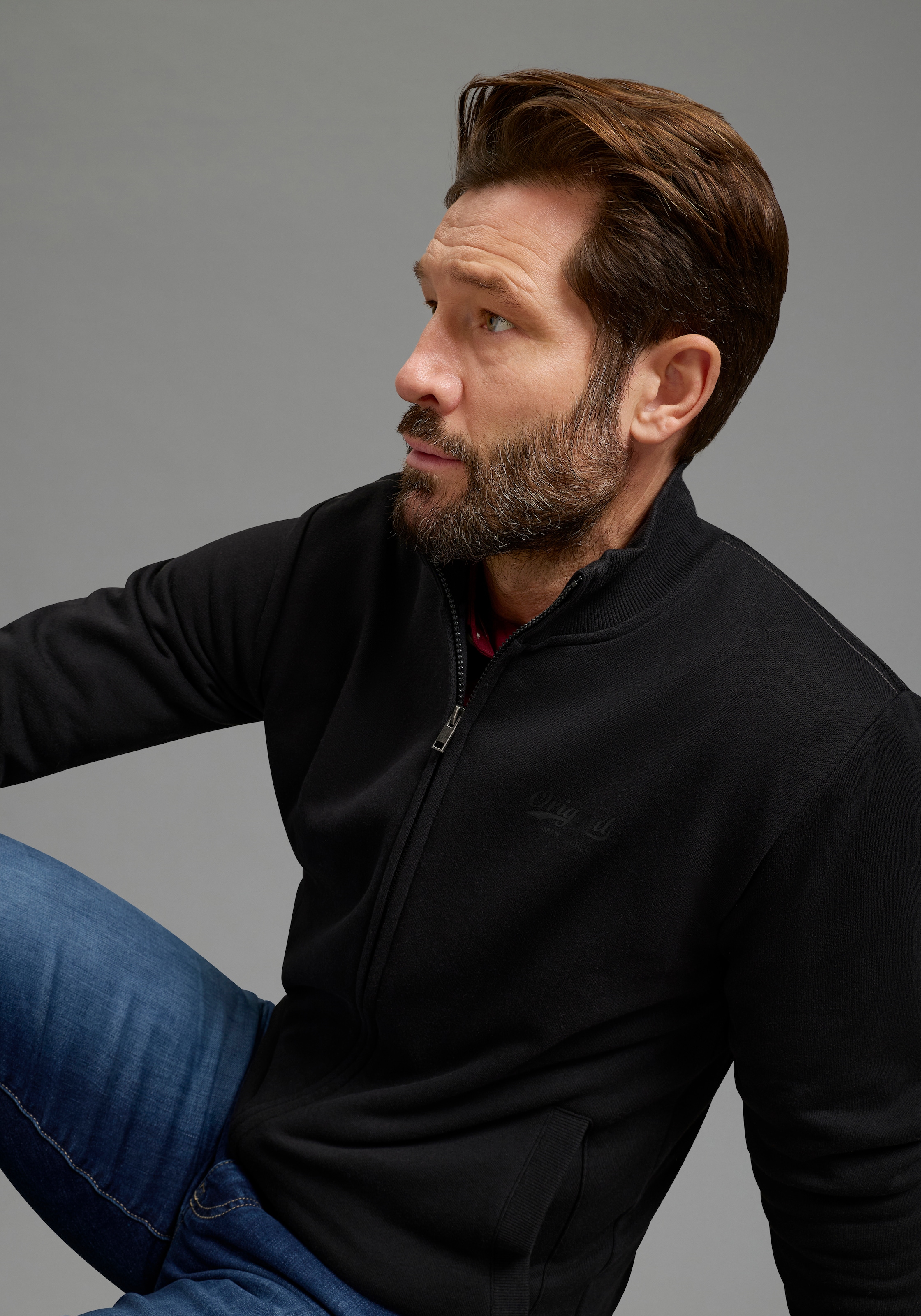 Man's World Sweatjacke Stehkragen und dezentem Logodruck