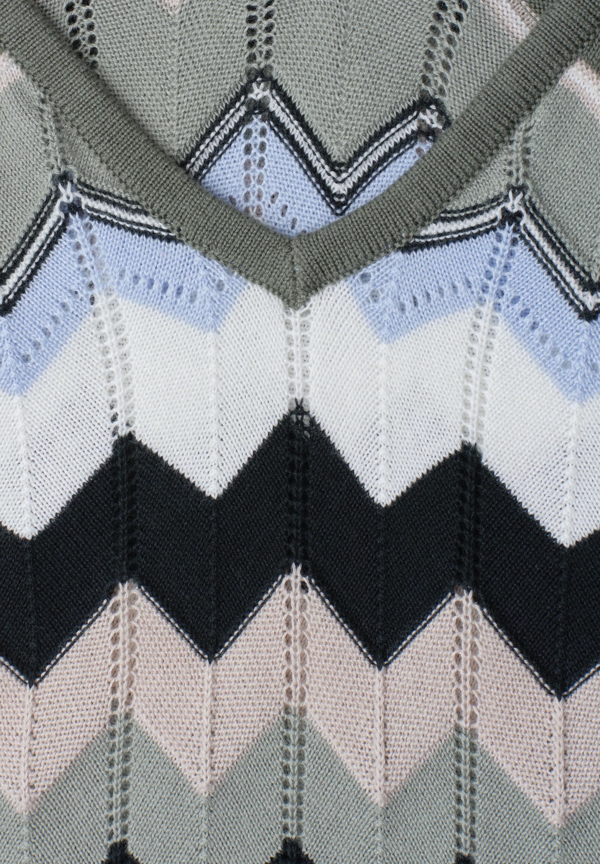 STREET ONE Strickkleid mehrfarbiges Zick-Zack-Muster, ärmellos körpernah geschnitten
