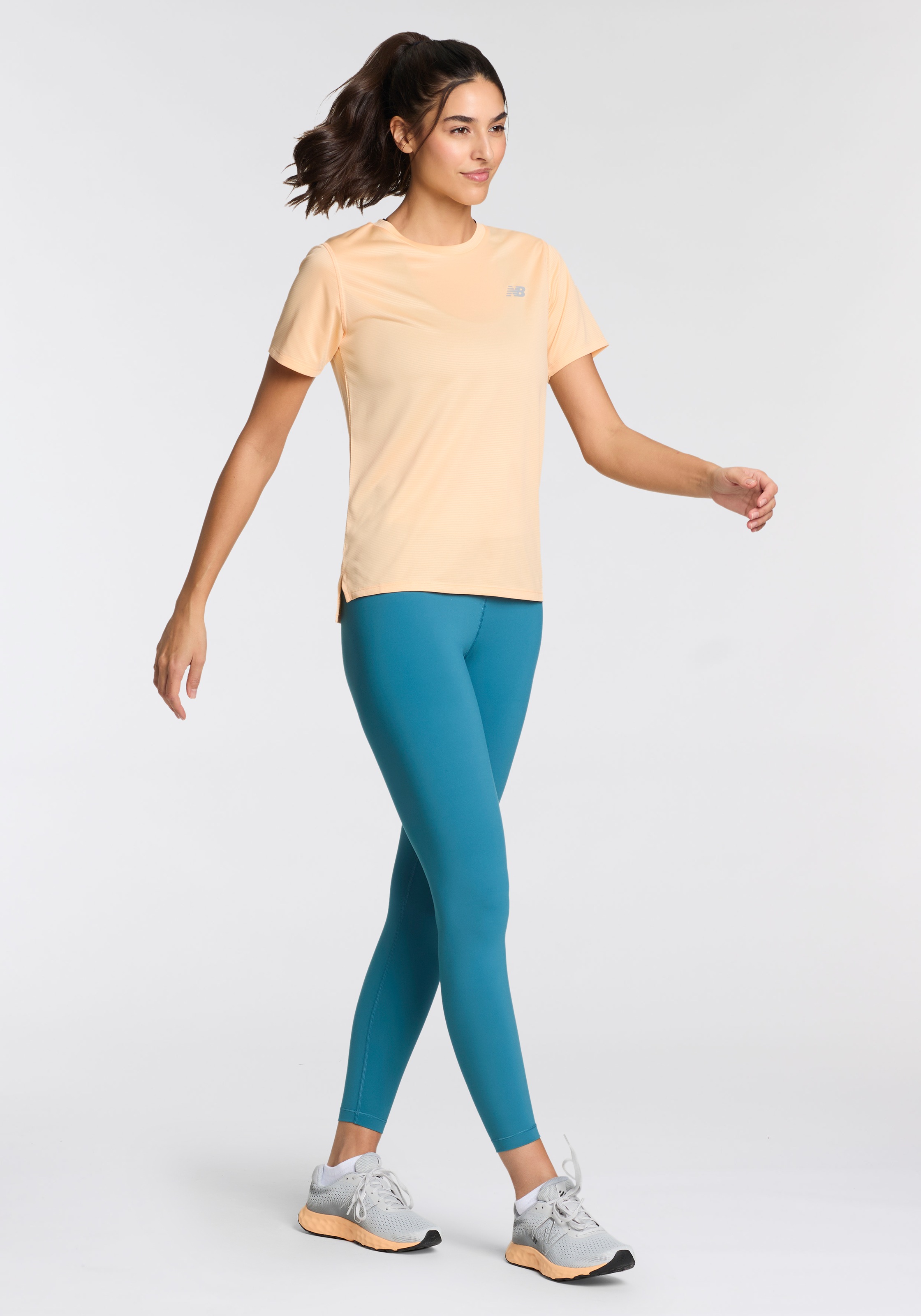 New Balance Laufshirt »Sport Essentials T-Shirt«, mit Markenlogo