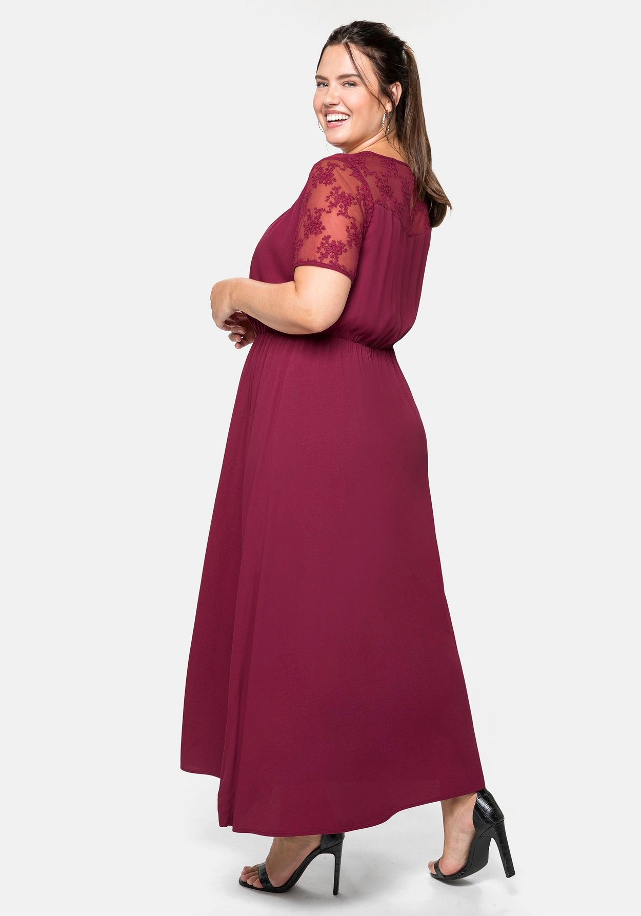 Sheego Abendkleid »Abendkleid in Maxilänge, mit Spitzeneinsatz«