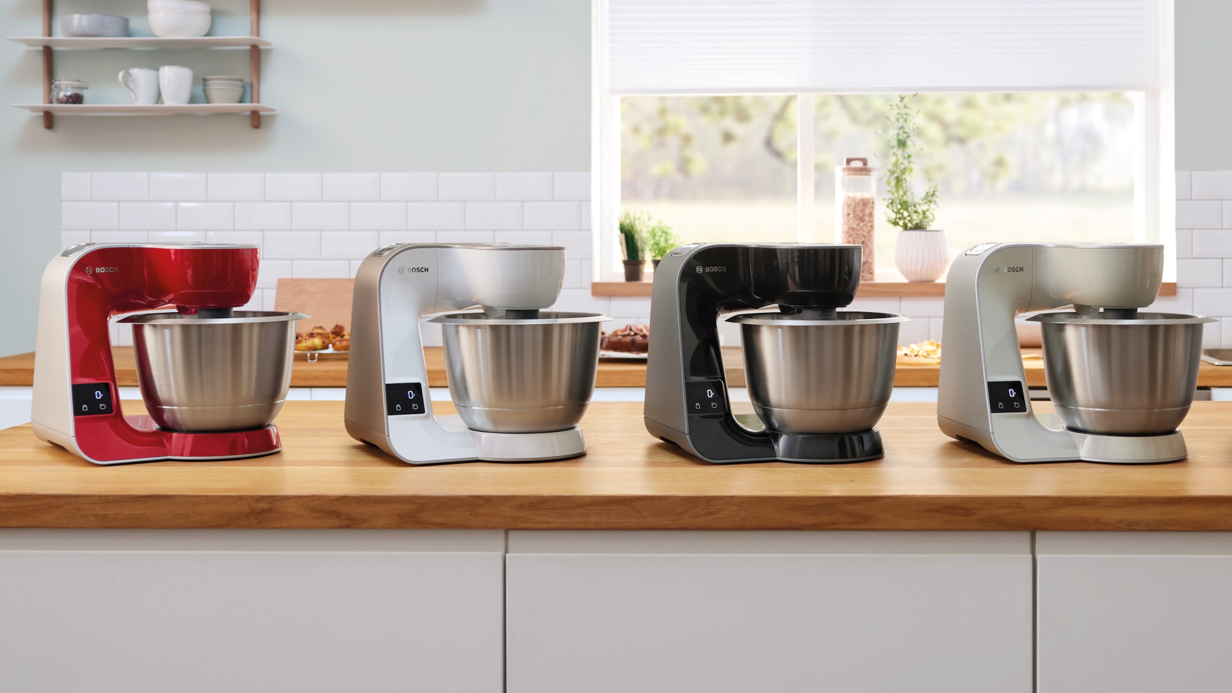 BOSCH Küchenmaschine »Serie 4 MUM5X734, integr. Waage, Durchlaufschnitzler, Mixer, rot«, 2 Schüsseln, 3 Scheiben, Knethaken/Rühr-/Schlagbesen, spülmasch.fest