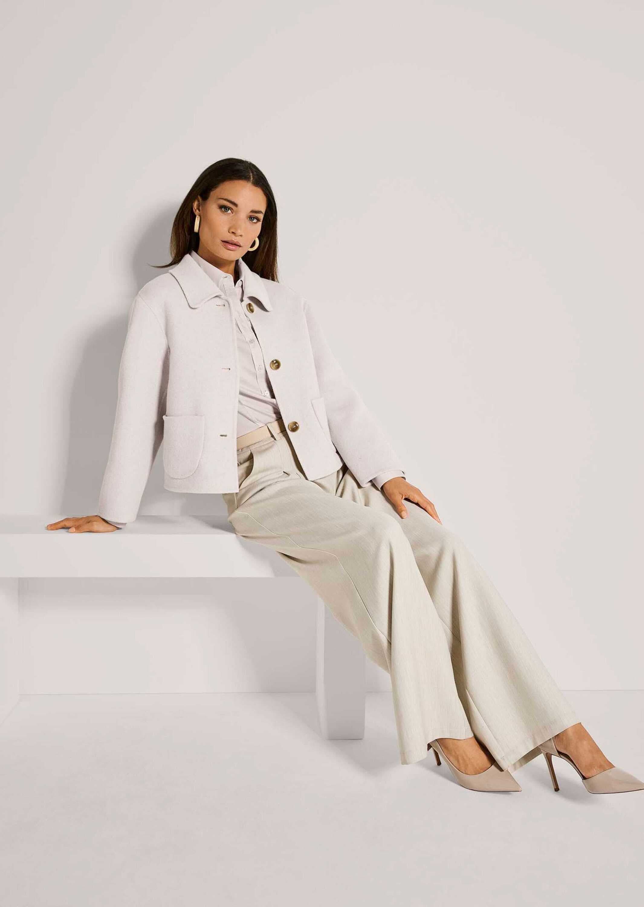 MADELEINE Kurzjacke »Kurzjacke Modische Jacke mit asymmetrischem Kragen« Doublefaceverarbeitung