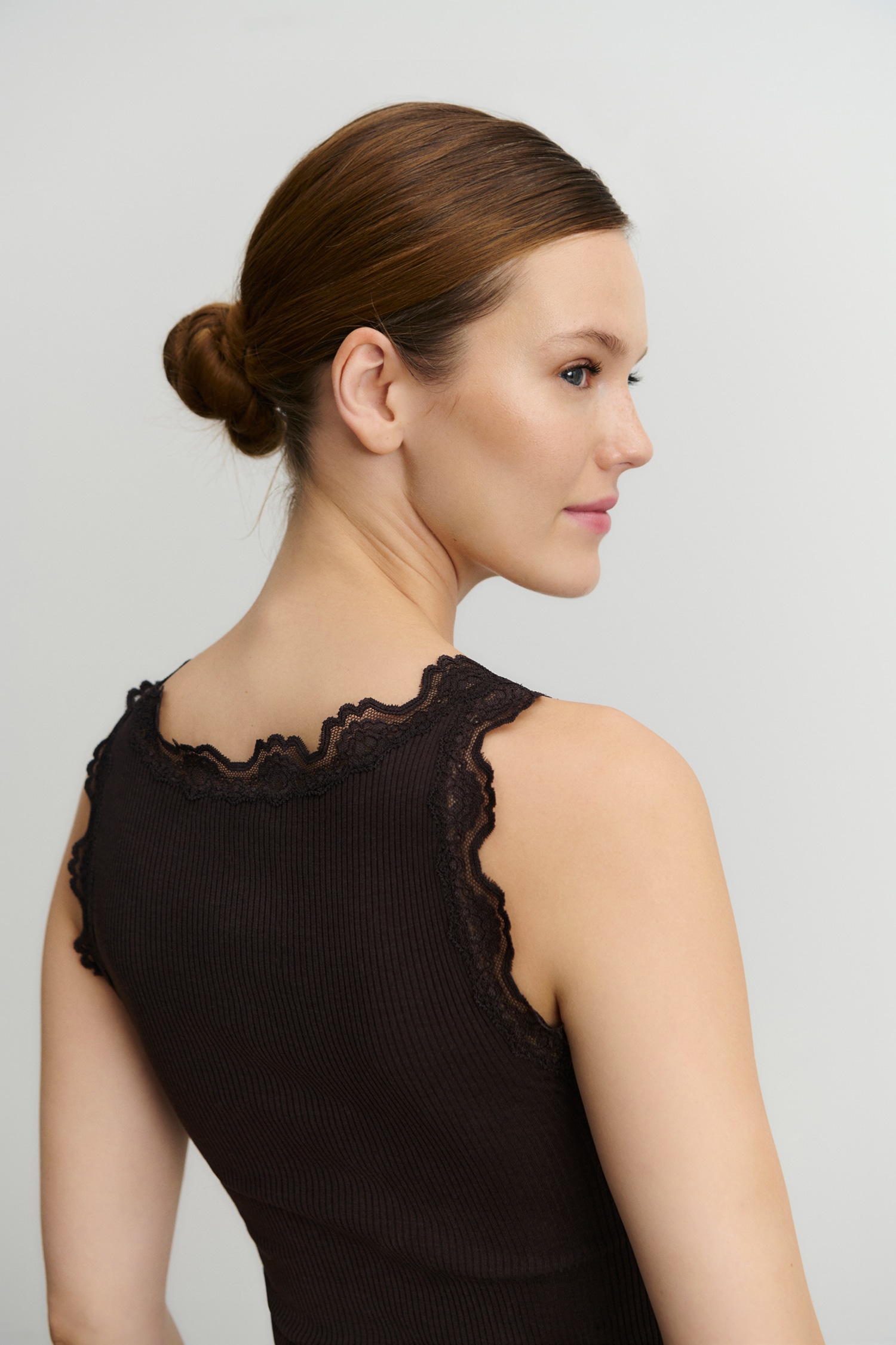 rosemunde Tanktop »Babette Silk Top«, wunderschöner Vintage-Spitzenbesatz an Ausschnitt und Trägern