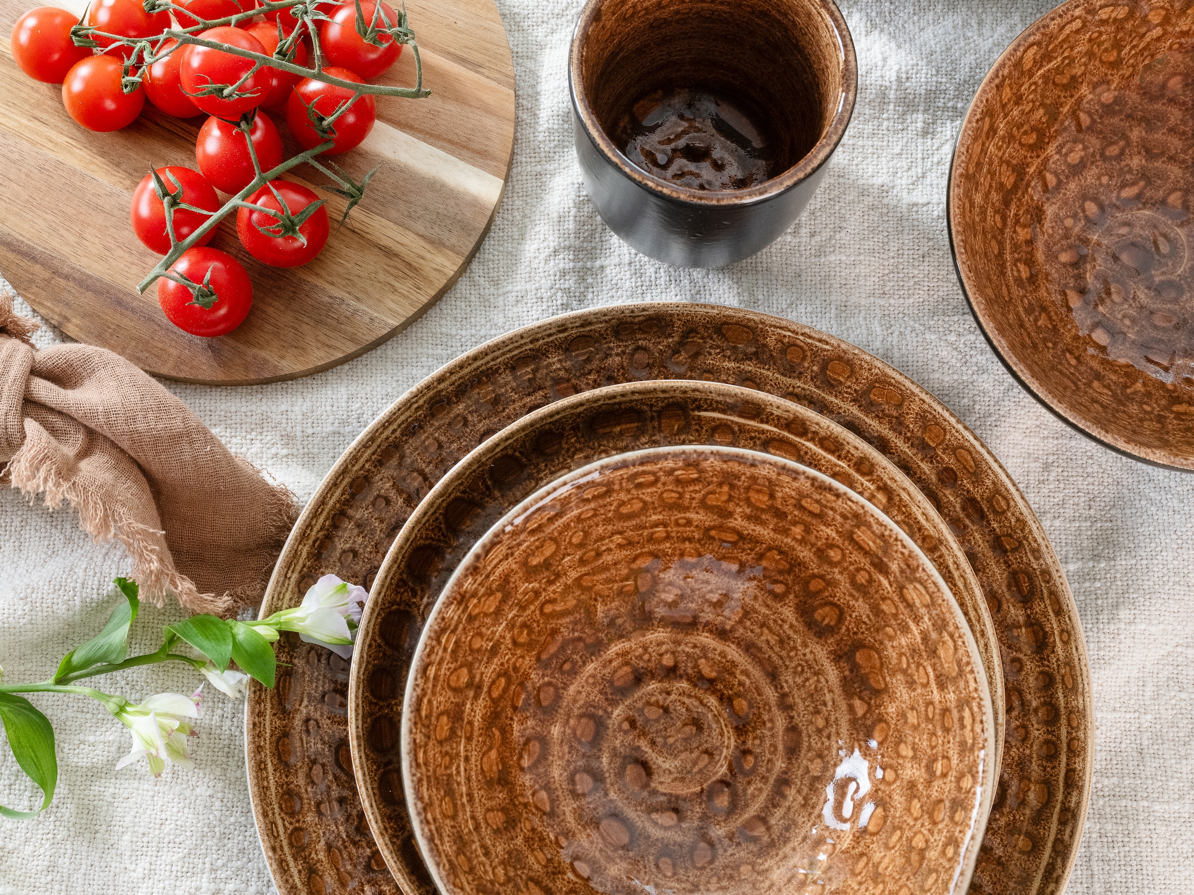 CreaTable Kombiservice »Geschirr-Set Villa Romana«, (Set, 16 tlg., Kaffeeservice und Tafelservice im Set, für 4 Personen), Service, handwerklicher Charakter, 16 Teile, für 4 Personen