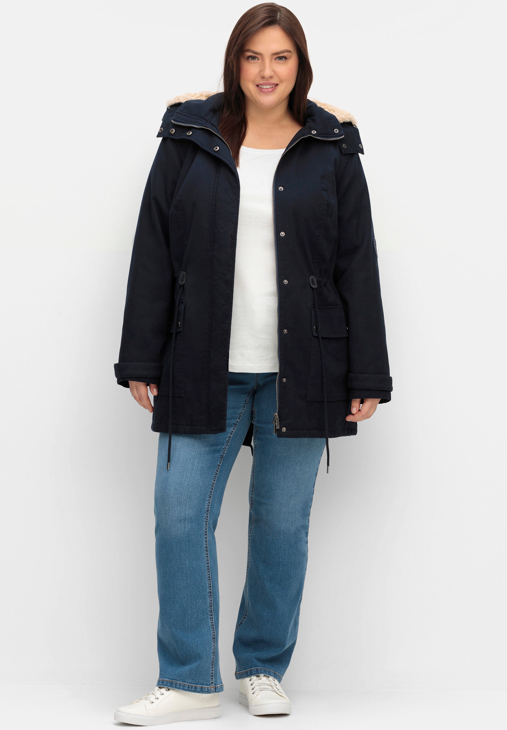 Sheego Parka »Parka Parka mit Taillen-Gummizug, warm wattiert« Abnehmbare Kapuze
