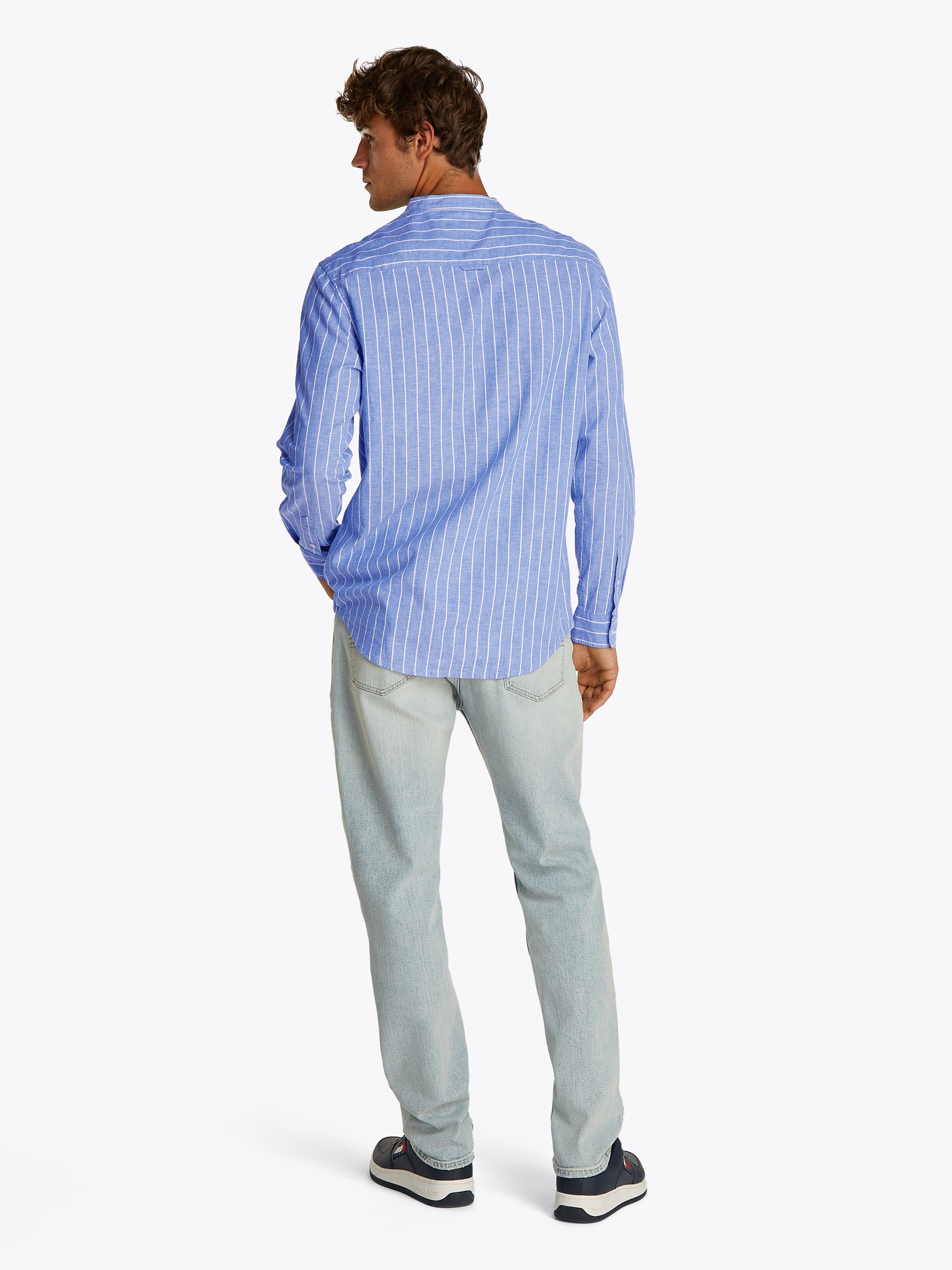 Tommy Jeans Langarmhemd »TJM LINEN MIX BND STP SHRT EXT«, Mit Rundhalsausschnitt