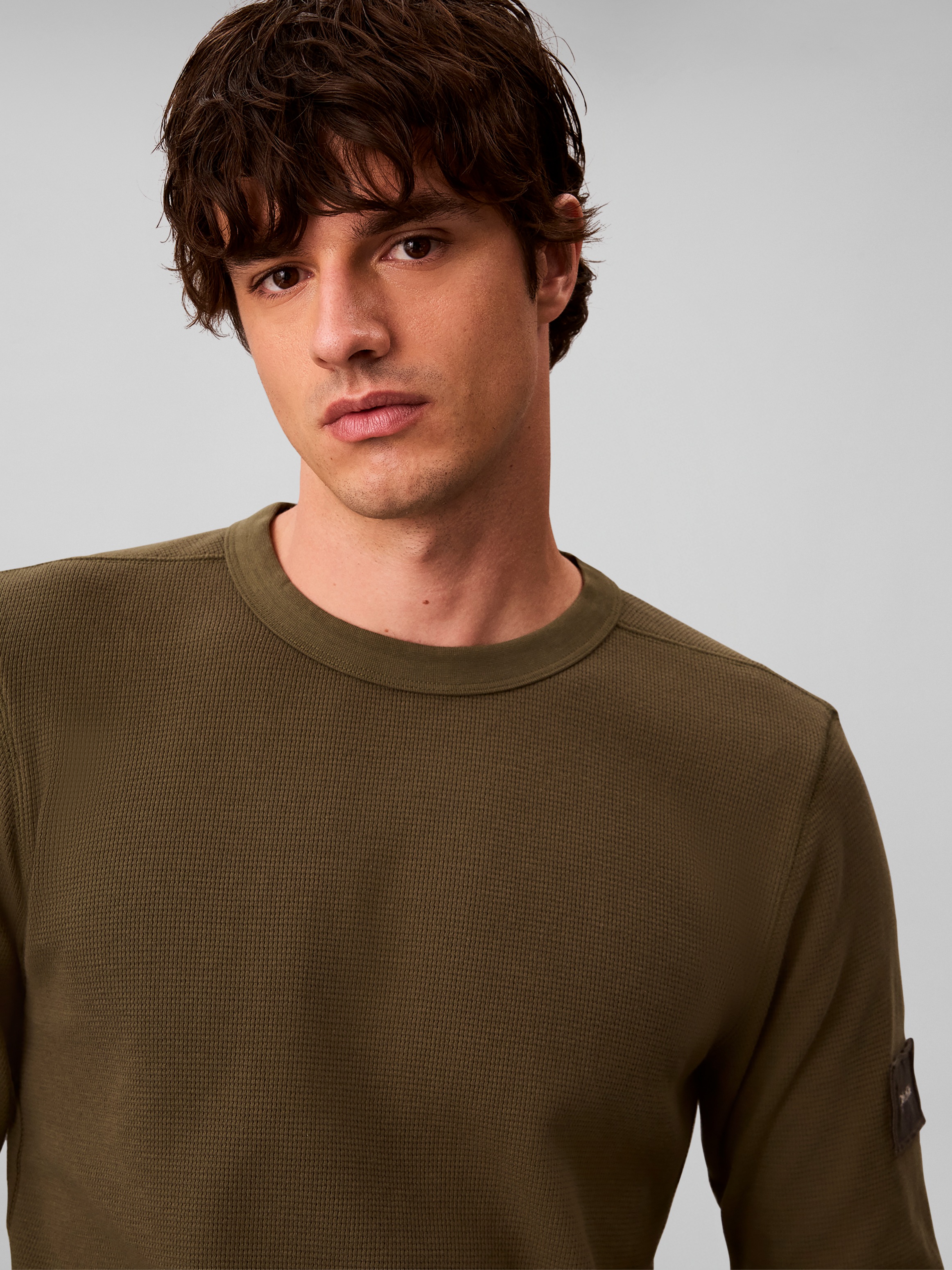 Calvin Klein Jeans Langarmshirt »WAFFLE BADGE CREWNECK TEE« Regular fit, Badge, Rundhalsausschnitt