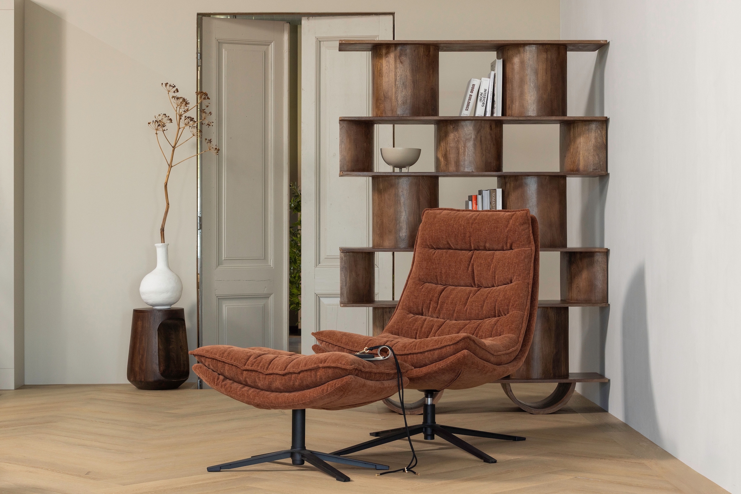 WOOOD Drehsessel »Kube mit Drehmechanismus inkl. Hocker B 74 x T 89 x H 100 cm« Newt-Chenillebezug, Hohe Verschleißfestigkeit, Tragkraft 120 kg