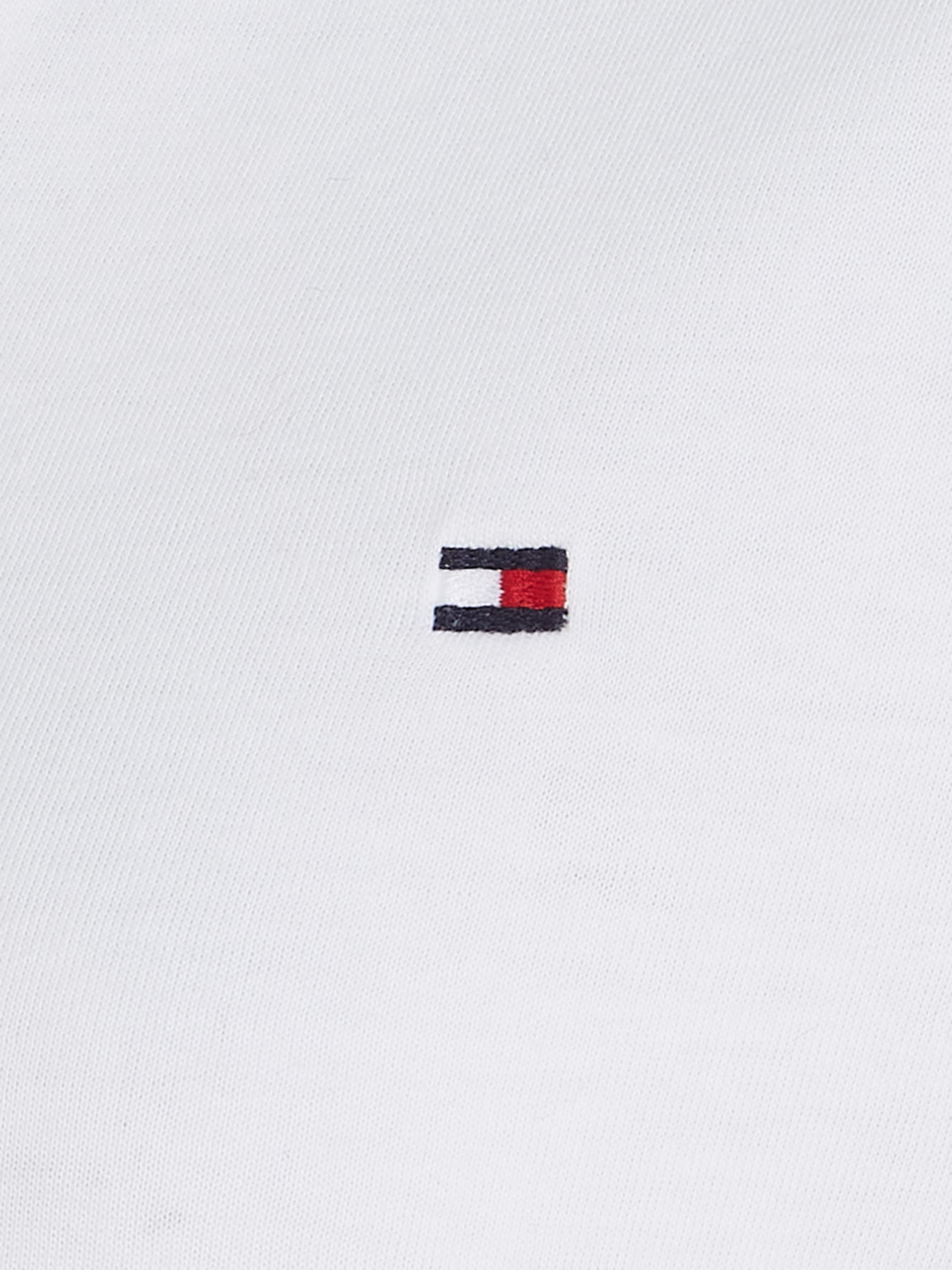Tommy Hilfiger T-Shirt »HERITAGE V-NK TEE«, mit Tommy Hilfiger Logo-Flag auf der Brust