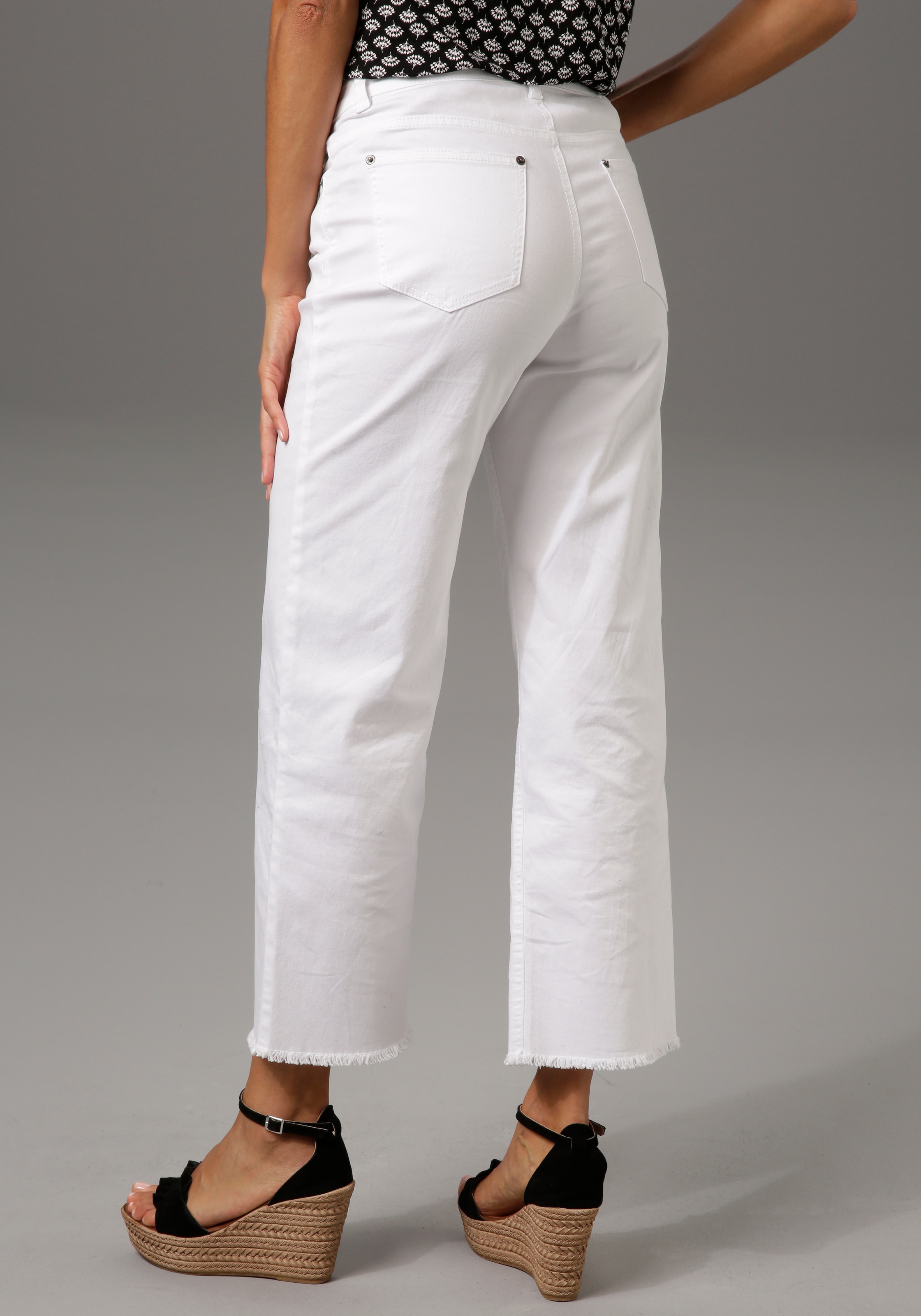Aniston CASUAL 7/8-Jeans, ausgefranstem bei Beinabschluss leicht mit online OTTO