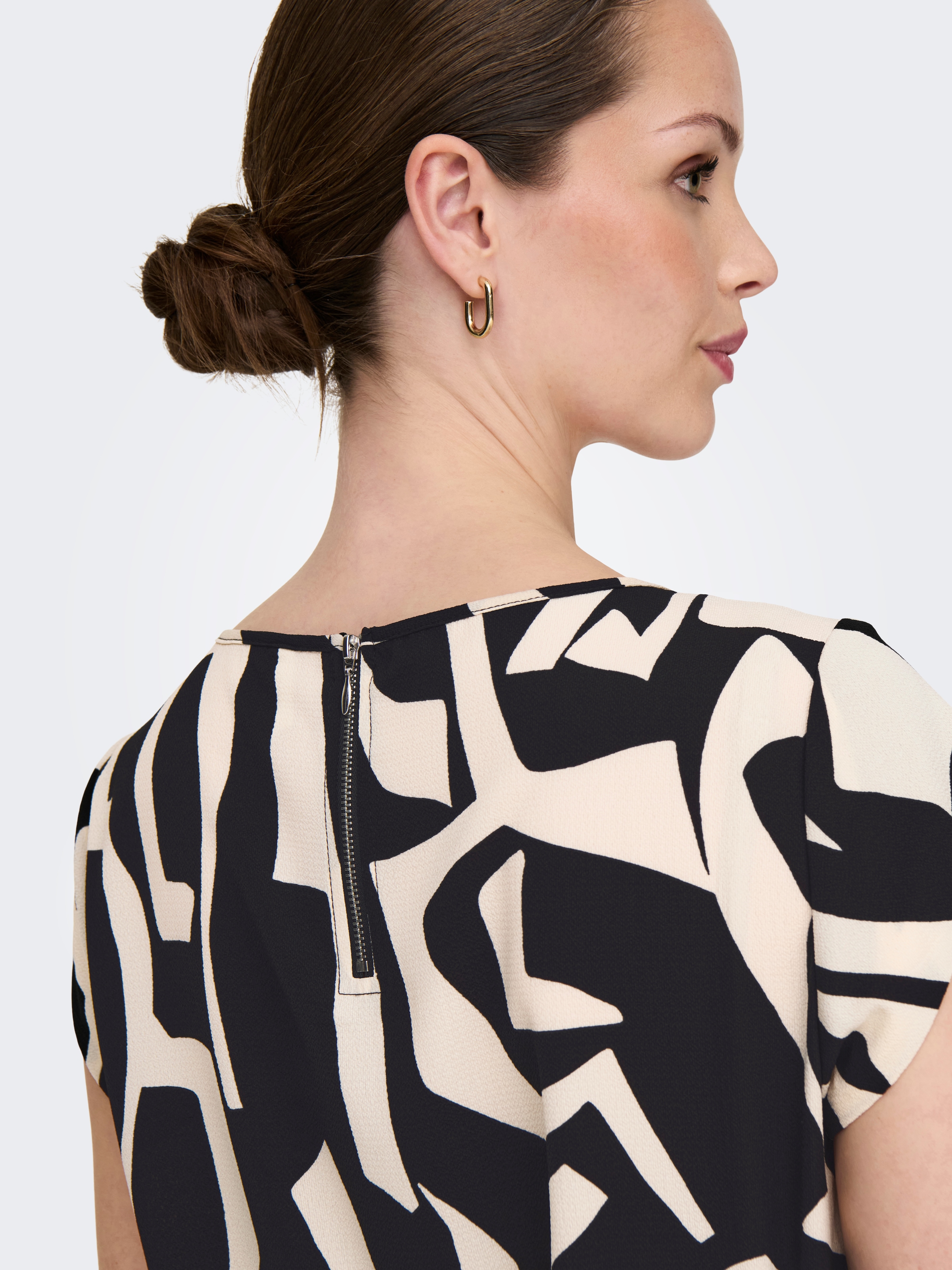 ONLY Shirtbluse »ONLVIC S/S AOP TOP NOOS PTM«, mit Allover Druck