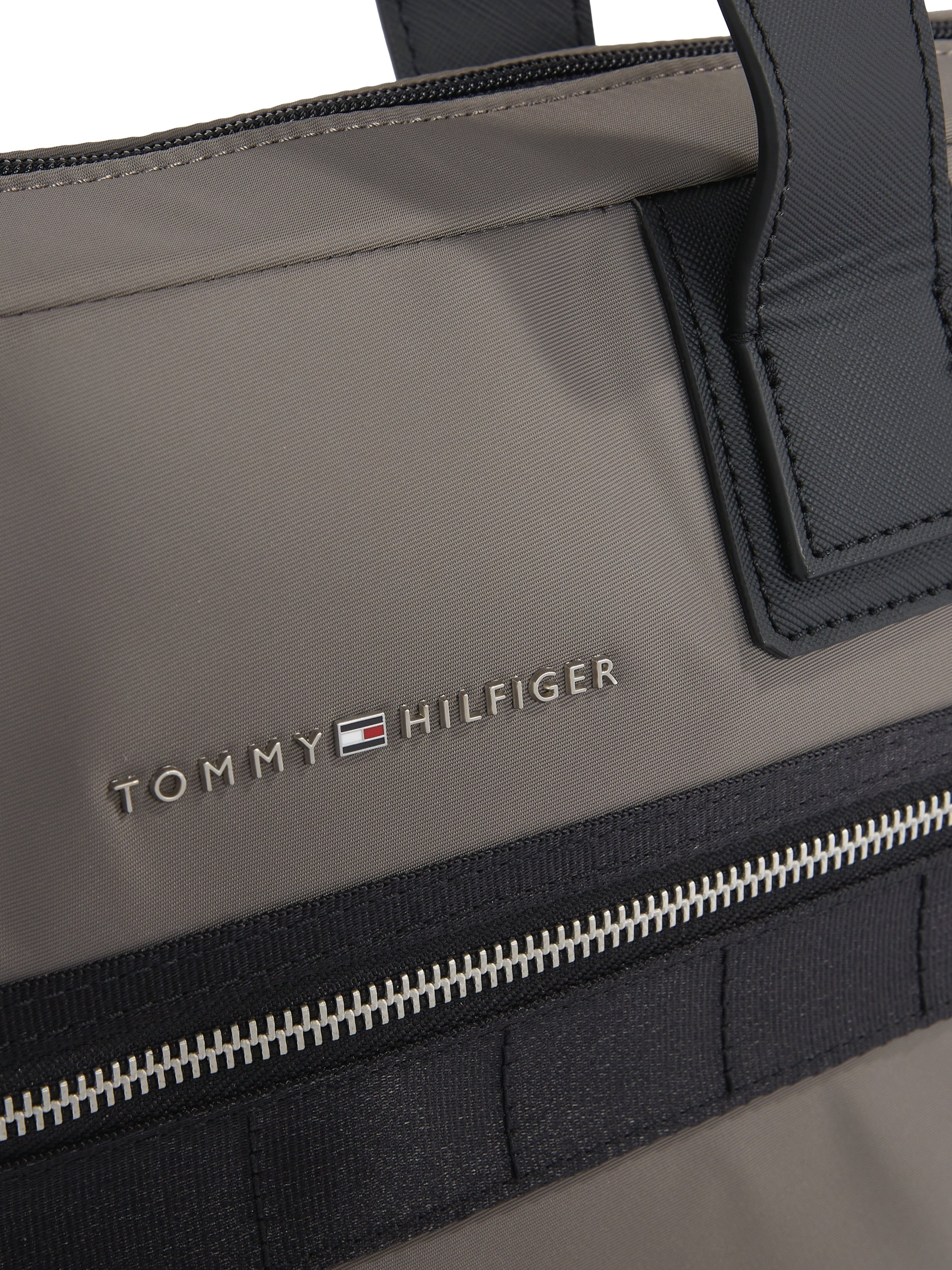 Tommy Hilfiger Messenger Bag »TH ELEVATED NYLON COMPUTER BAG«, im praktischem Format