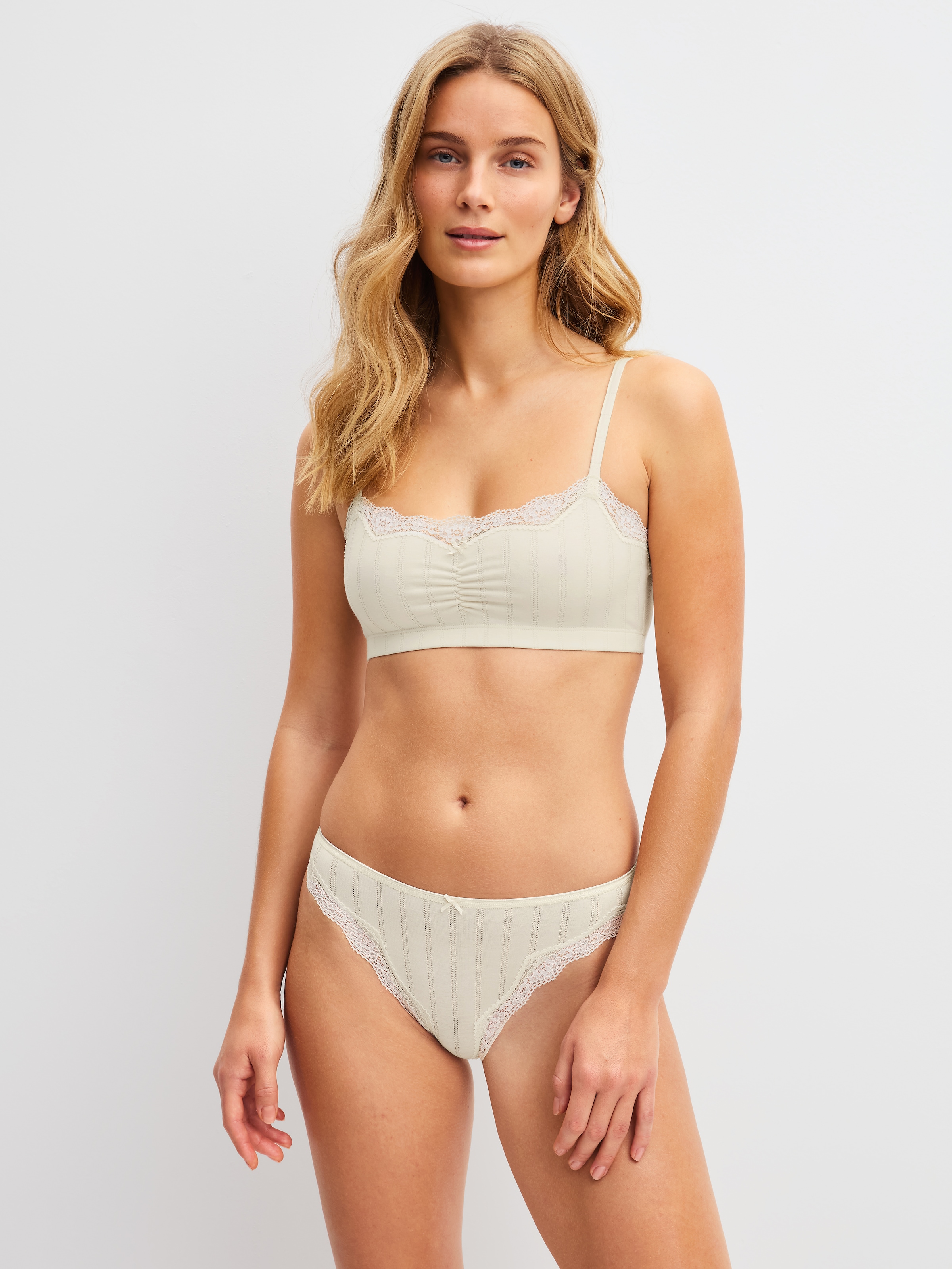 CALIDA Slip »Etude Toujours« Nadelstreifen-Optik, florale Spitze, Regular-Cut, Jacquard, elastisch