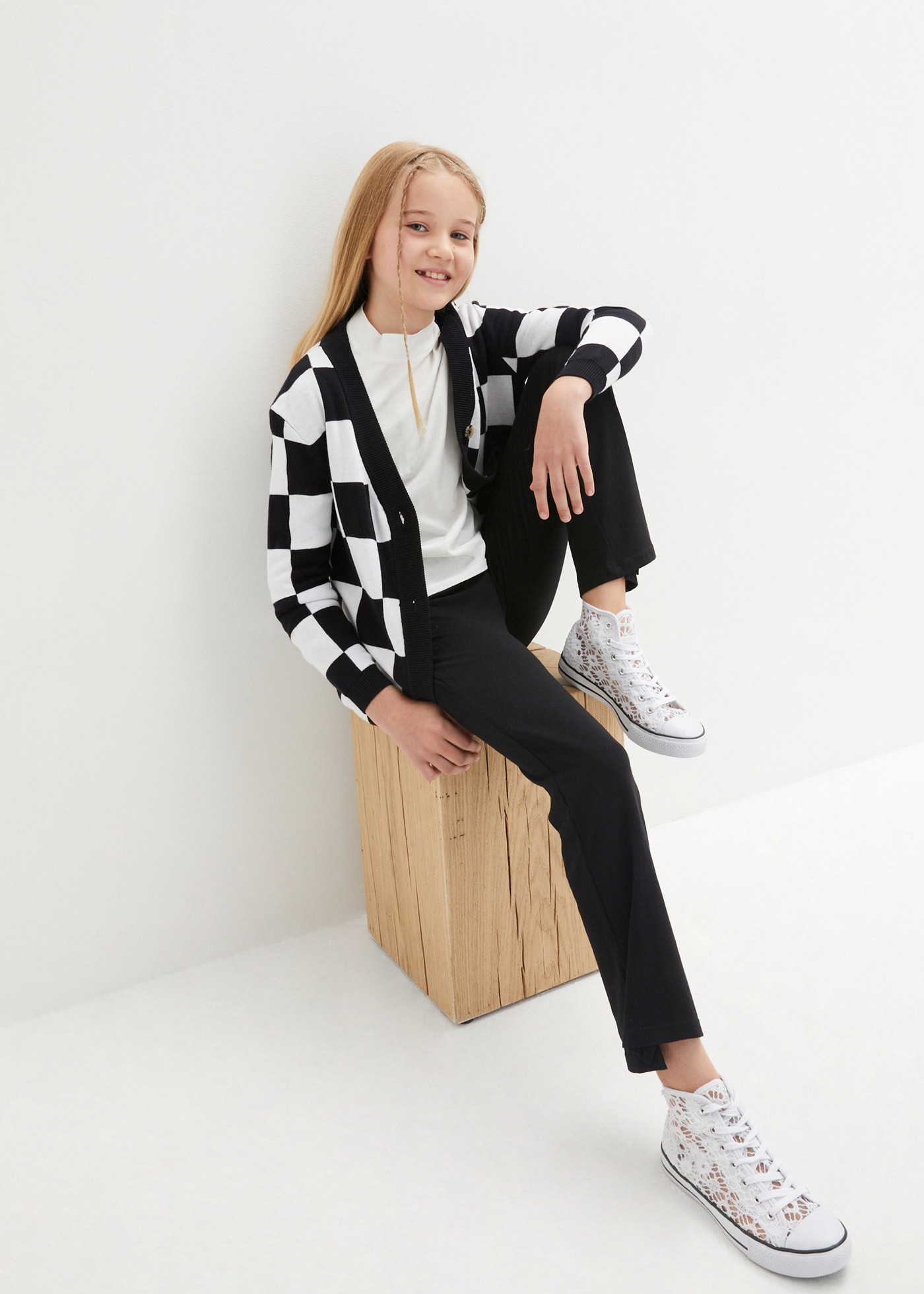 bonprix Schlaghose »Schlaghose aus Baumwoll-Mix mit seitlichen Schlitzen«  aus Baumwoll-Mix, ausgestellte Passform, mit seitlichen Schlitzen