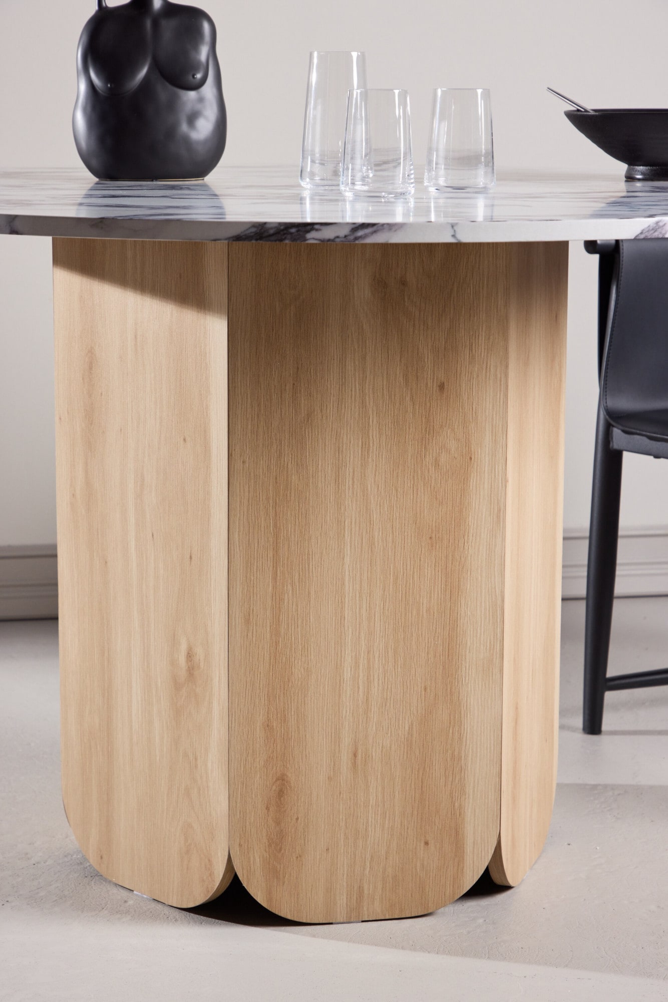 Venture Home Esstisch Esszimmertisch, MDF, Papierlaminat, zentraler Mittelfuß, geräumig
