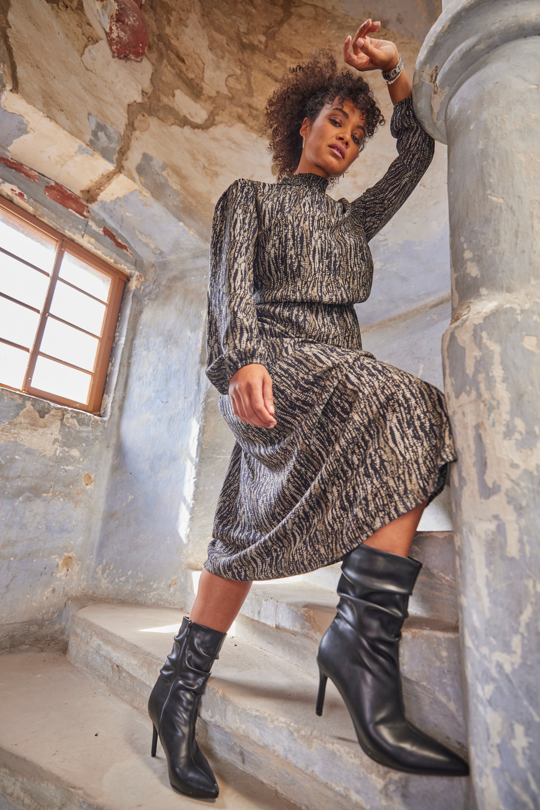 Aniston PLUS Druckkleid, mit gesmoktem Stehtkragen - NEUE KOLLEKTION