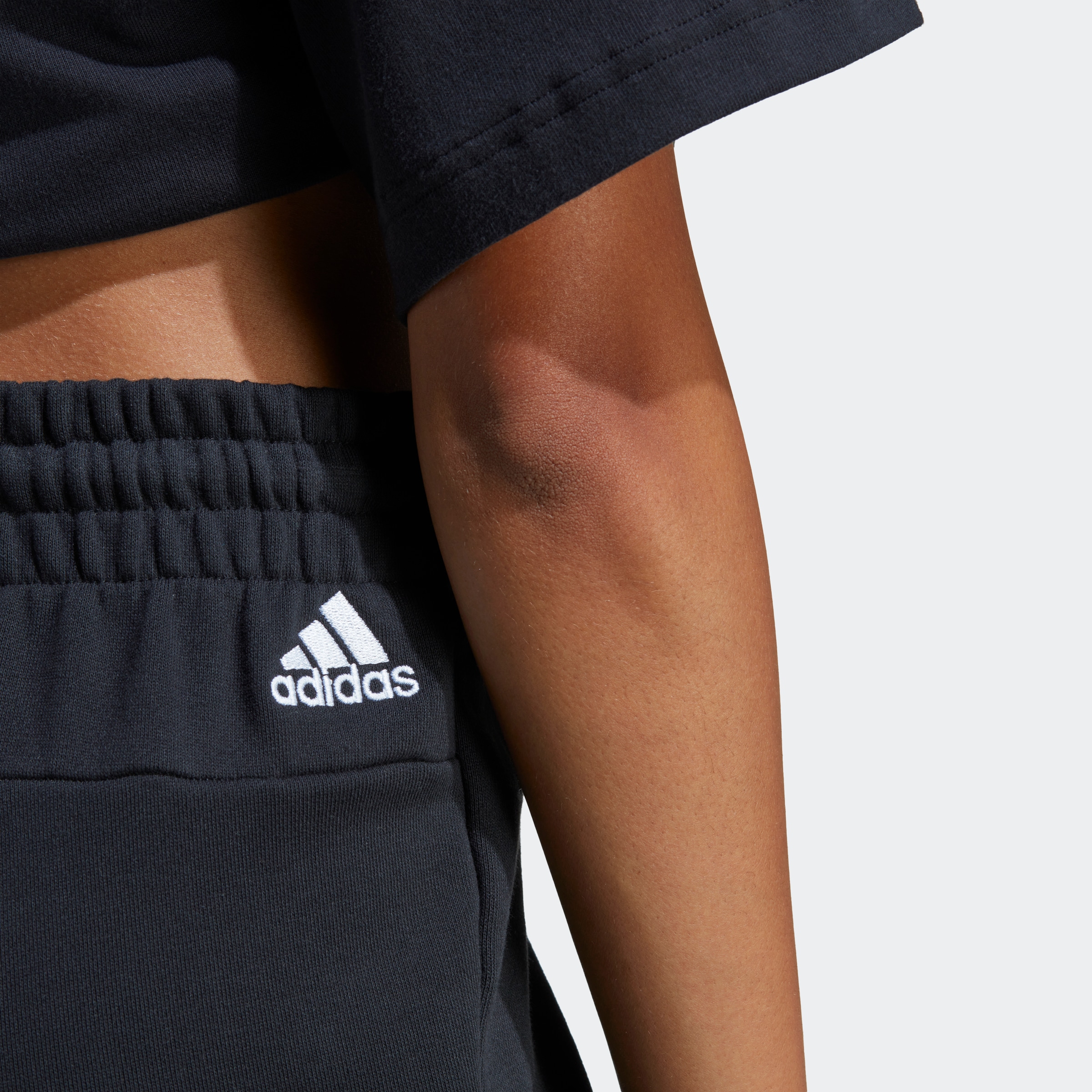 adidas Sportswear Shorts »W LIN FT SHO«, (1 tlg.)