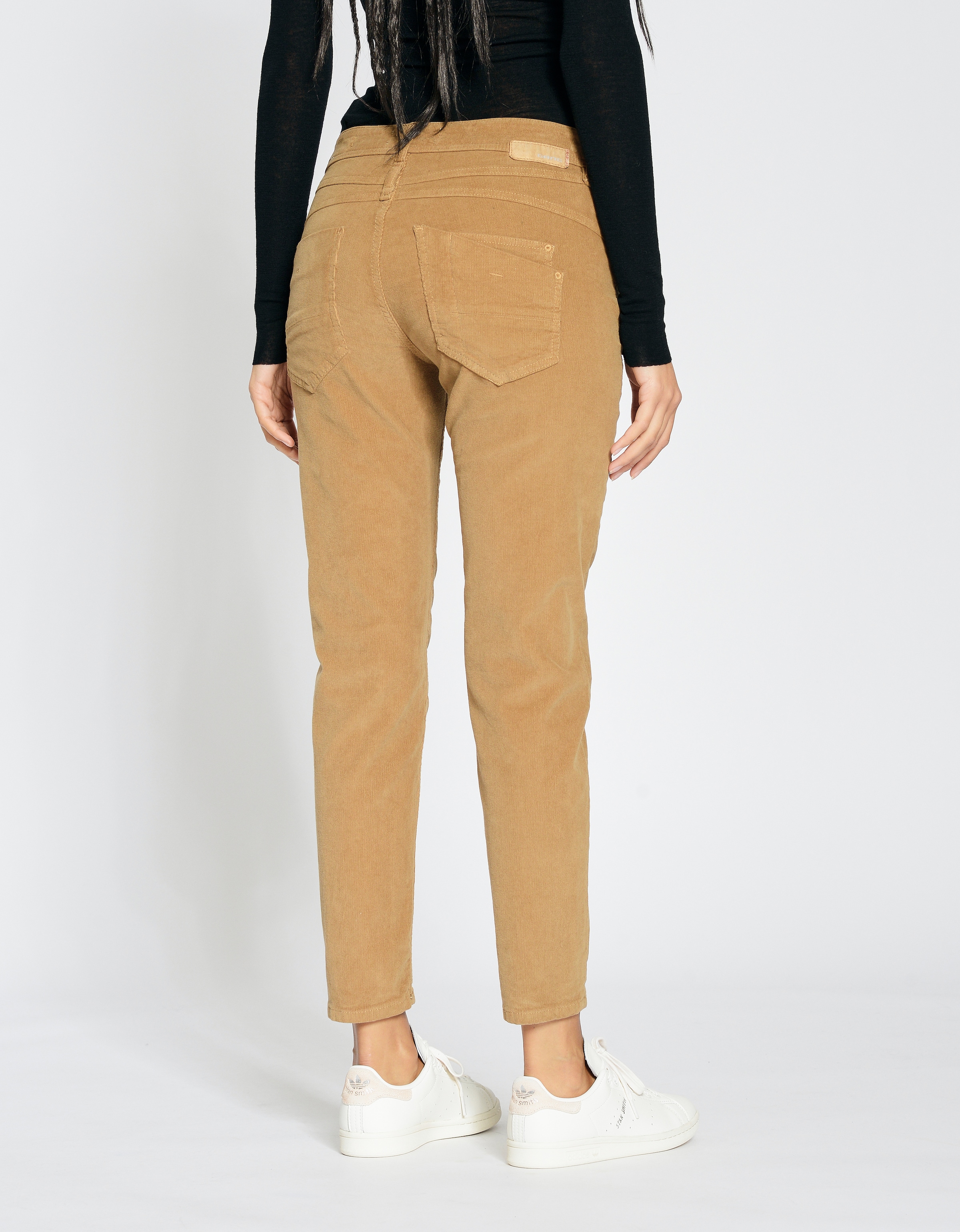 GANG Cordhose »94AMELIE CROPPED«, mit doppelter rechter Gesäßtasche