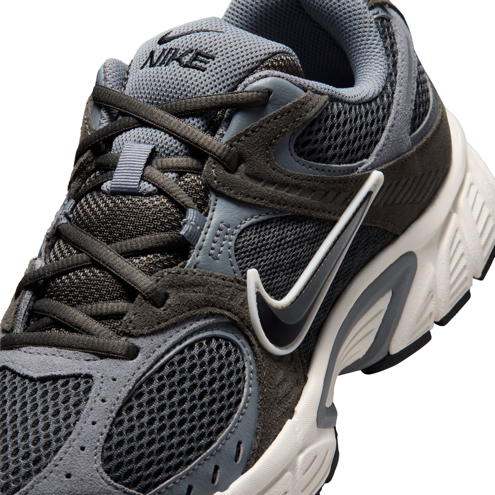 Nike Sportswear Sneaker »V5 RNR Suede«  inspiriert vom Design des Y2K Nike Vomero 5