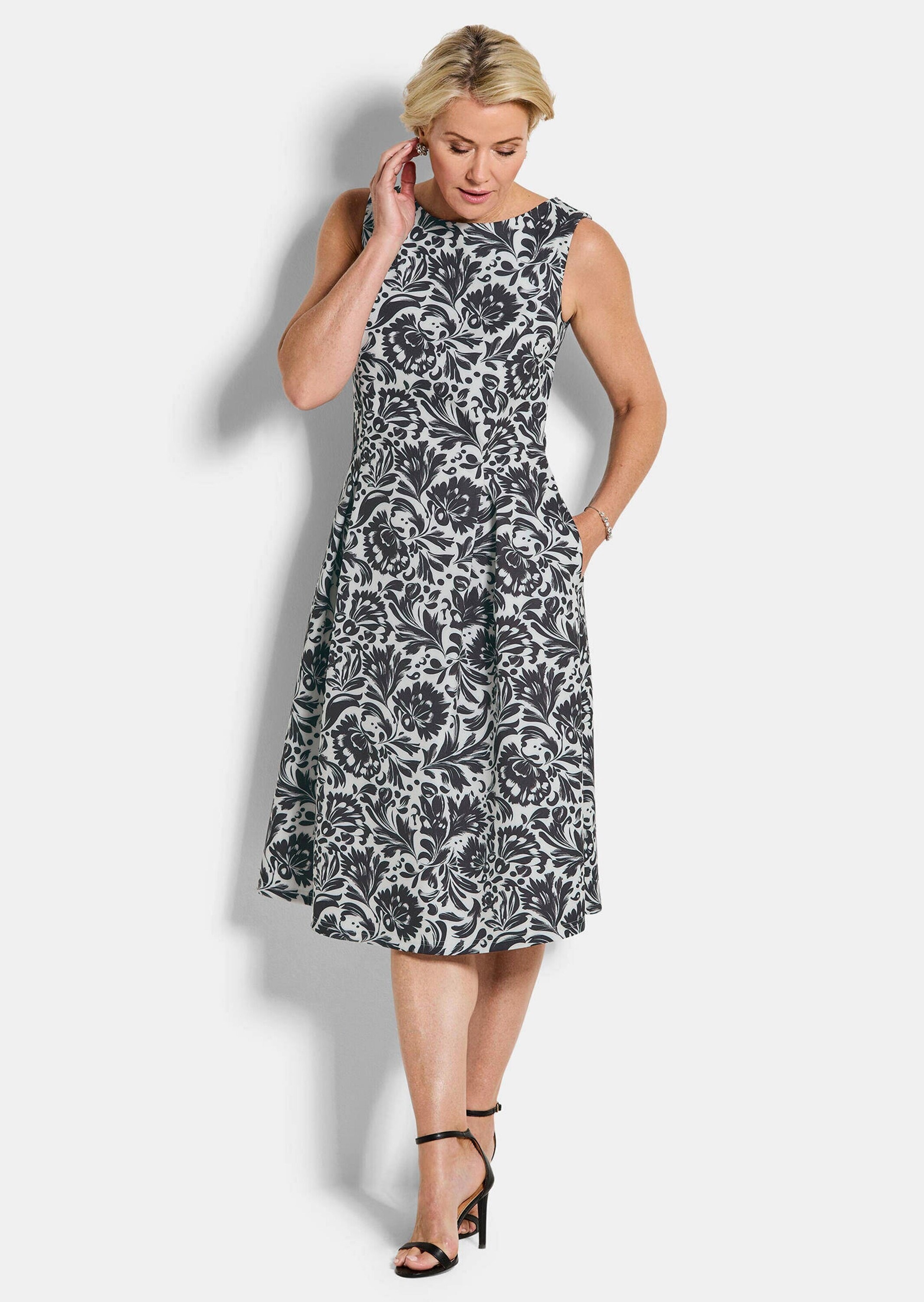 GOLDNER Sommerkleid »Kurzgröße Elegantes Kleid aus Crêpe-Jersey«