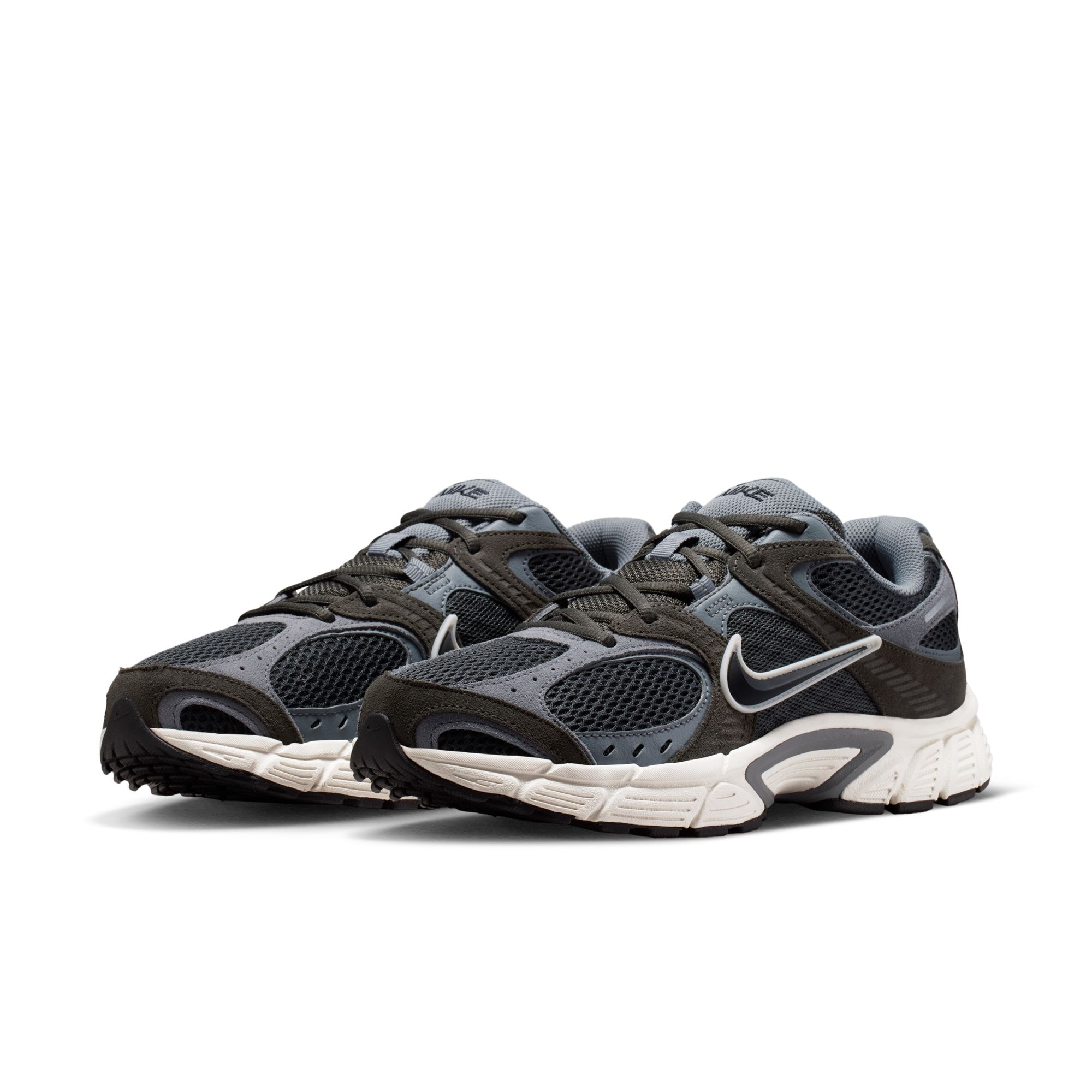 Nike Sportswear Sneaker »V5 RNR Suede«  inspiriert vom Design des Y2K Nike Vomero 5
