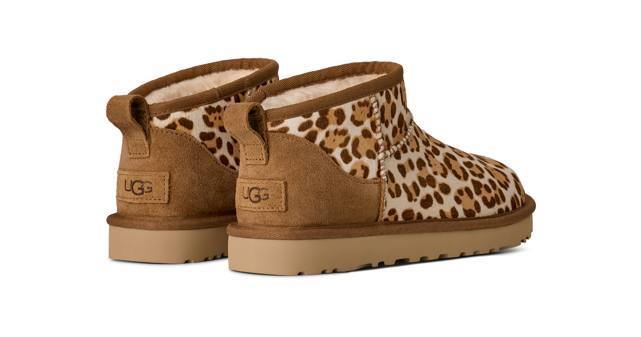UGG Schlupfboots »CLASSIC ULTRA MINI PLAINS«  Boots, High Top-Boots mit praktischer Anziehlasche