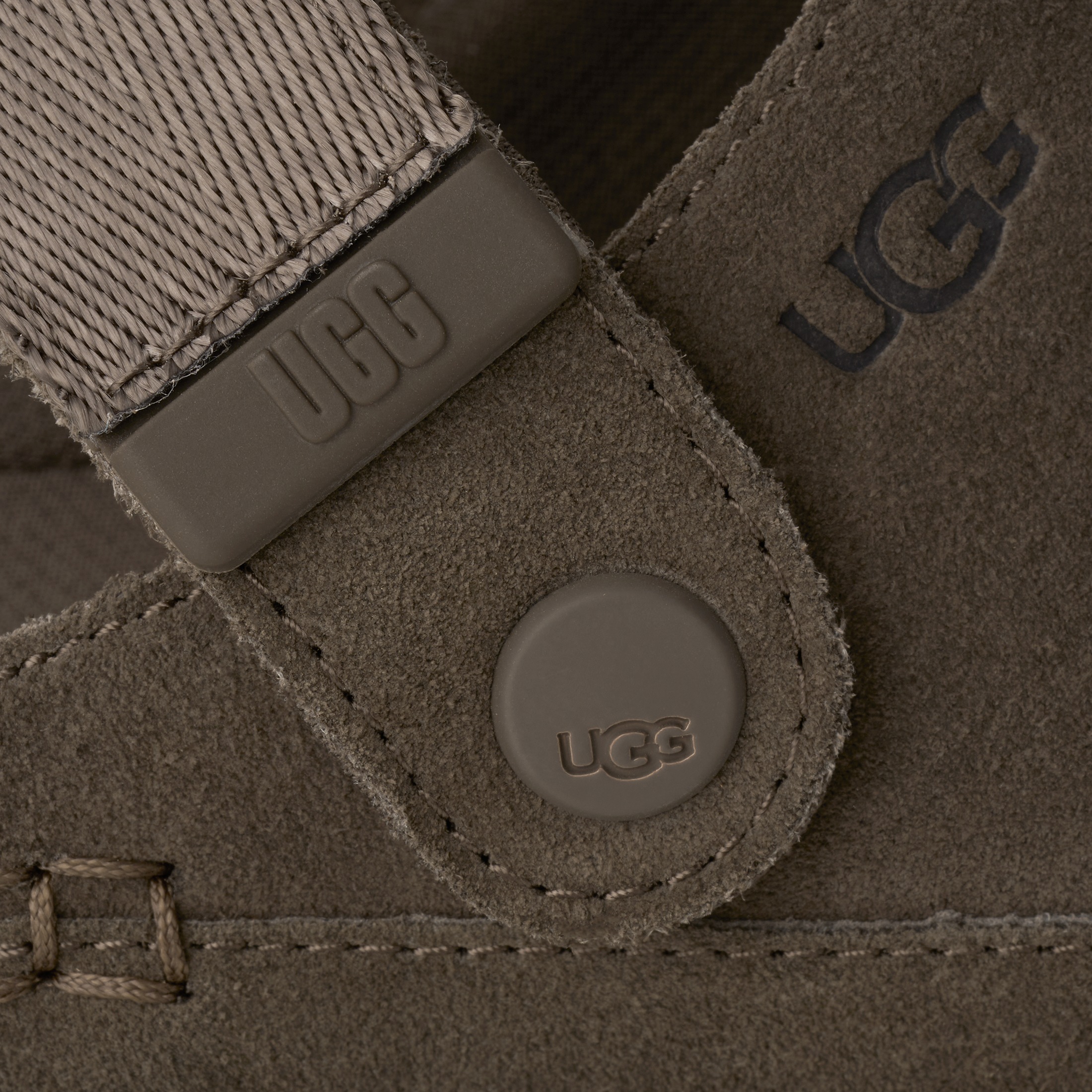 UGG Clog »Unisex W GOLDENSTAR CLOG«  Homeslippers, Plateauschuh, Mule mit schwenkbarem Fersenriemen