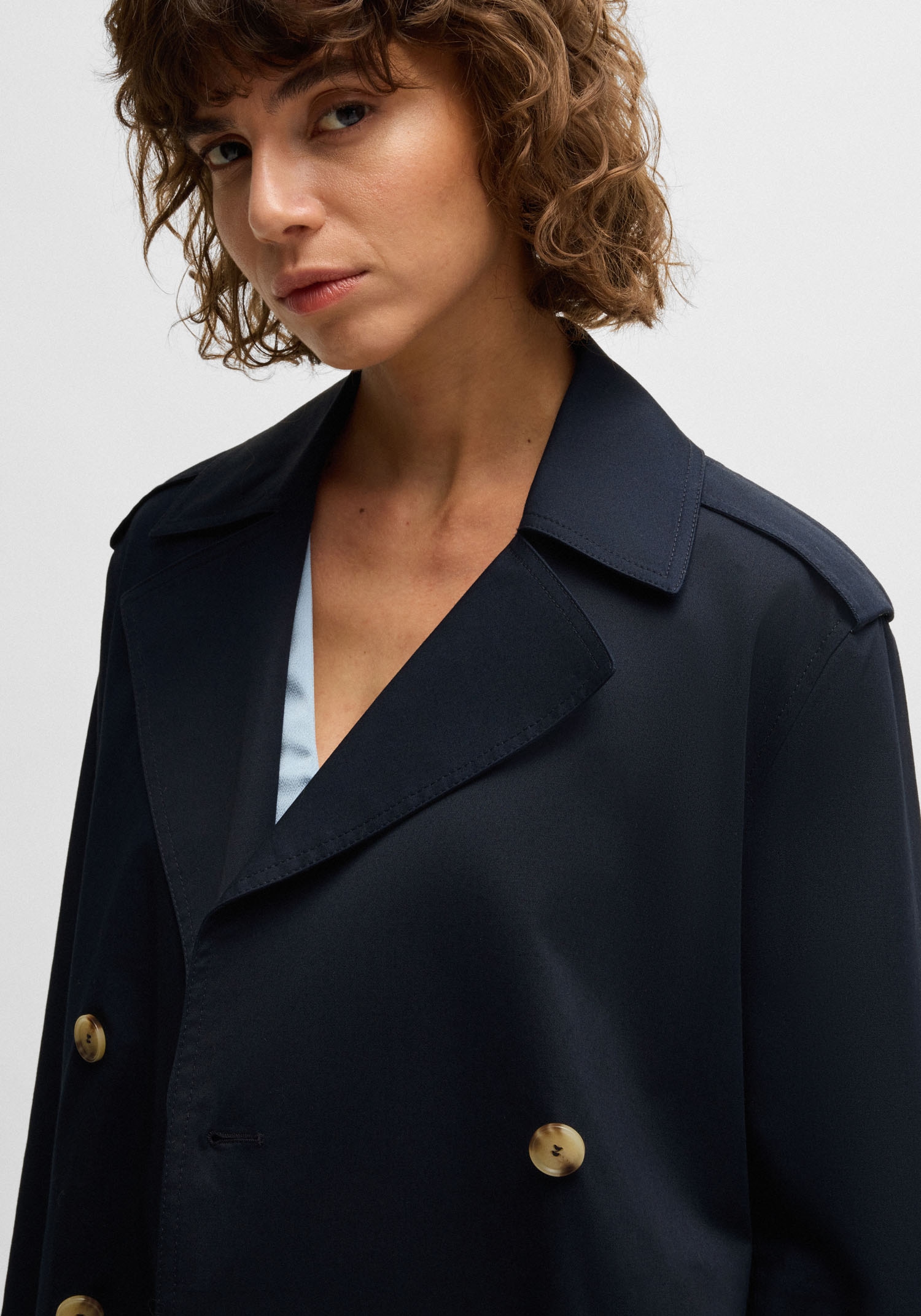 BOSS ORANGE Kurzmantel »Cotrench Premium Damenmode«, mit Schulterriegeln und Taillengürtel, klassischer Trenchcoat