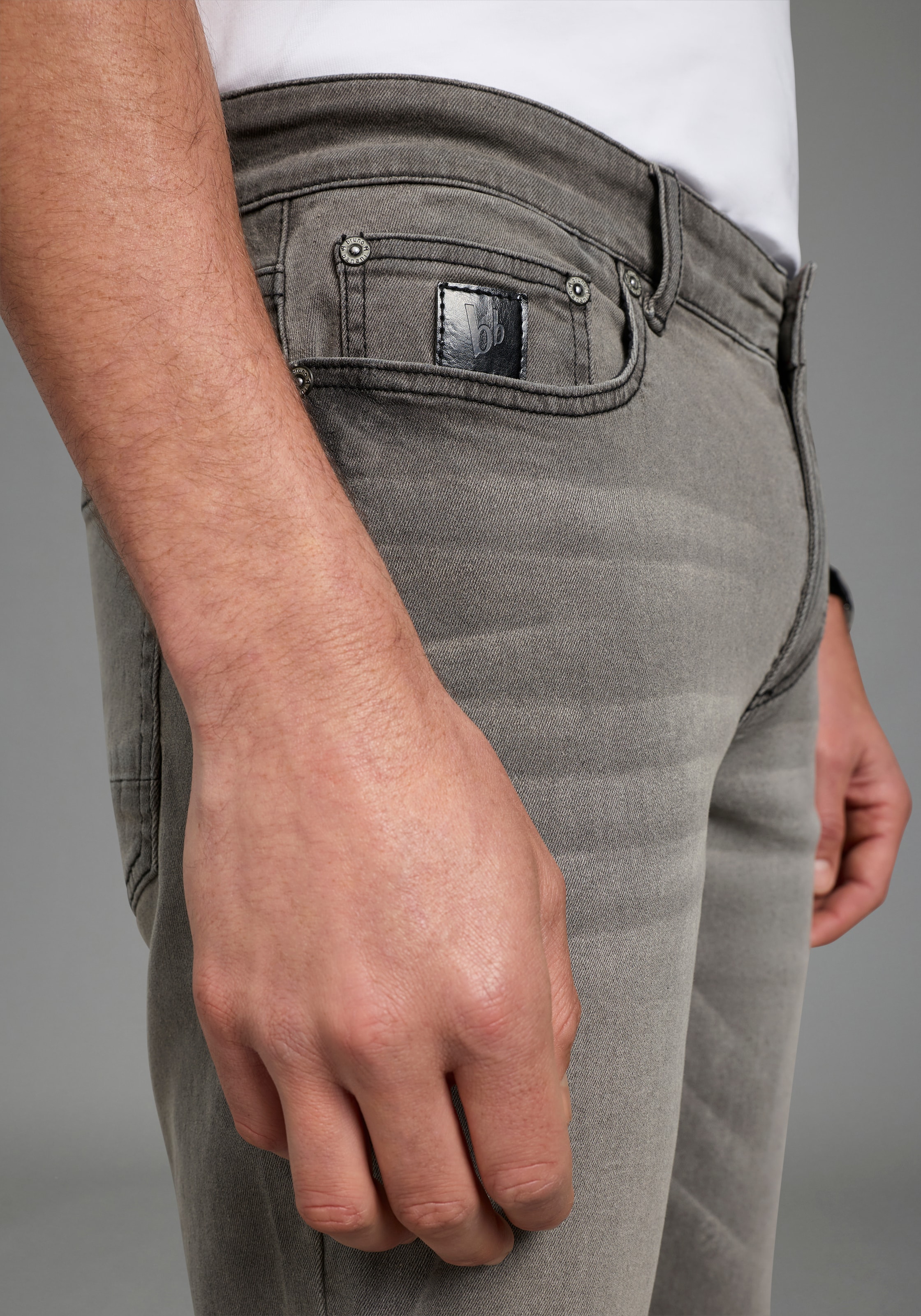 Bruno Banani Jeansbermudas »Hutch-Bermuda« Straight-Fit, normale Leibhöhe, aus elastischem Denim-Material
