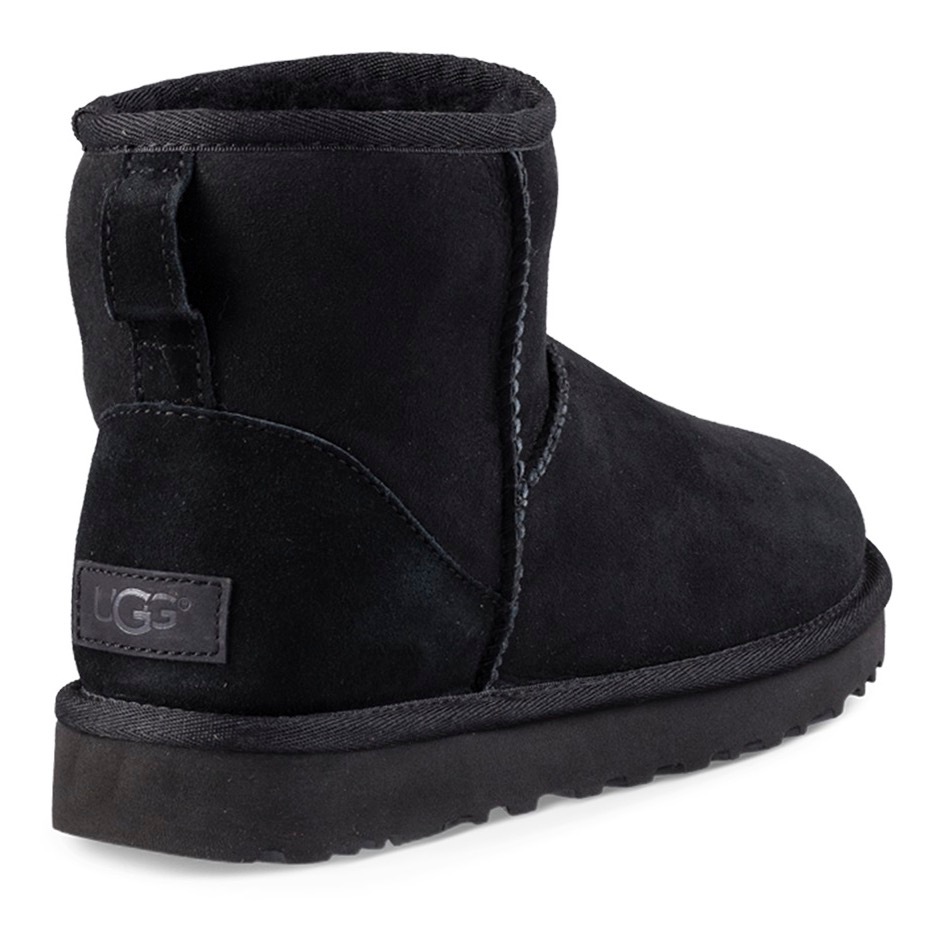 UGG Winterboots »Classic Mini 2«, Snowboots, Winterstiefel, Schlupfstiefel mit Lammfell, Weite schmal