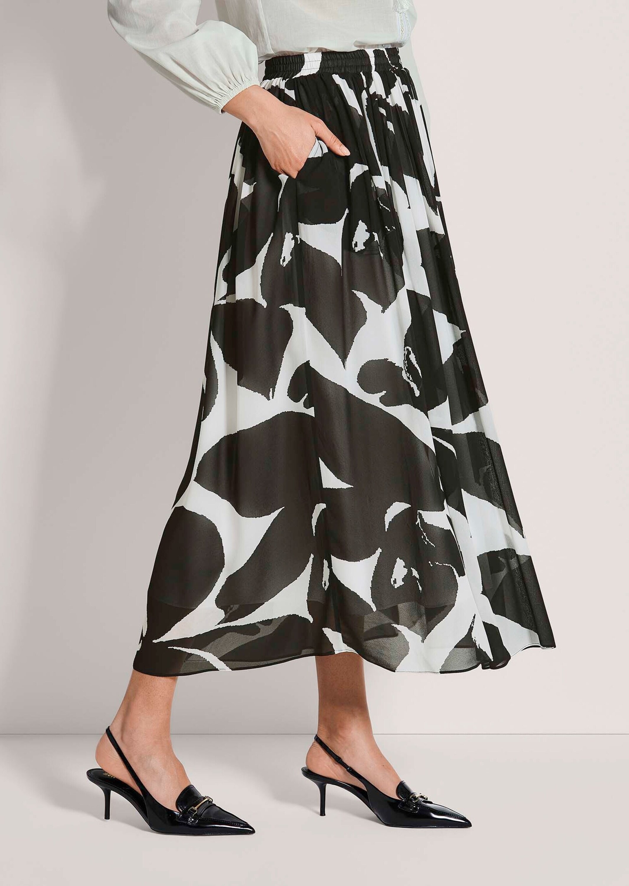 MADELEINE Midirock »Midirock Druckrock mit floralem Muster«