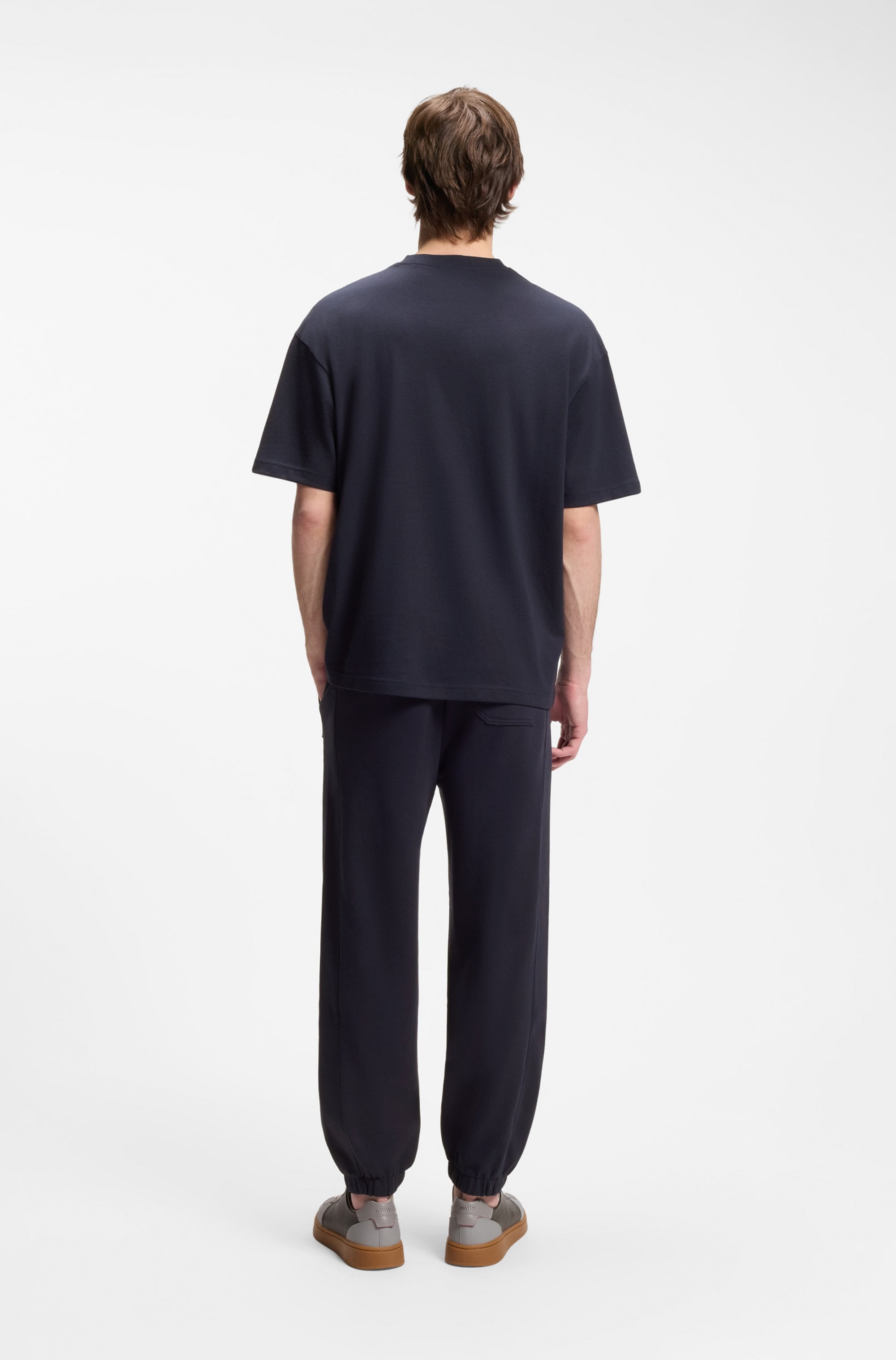 HUGO T-Shirt »Nevado« Brusttasche, reine Baumwolle, Logo?Badge aus Veloursleder