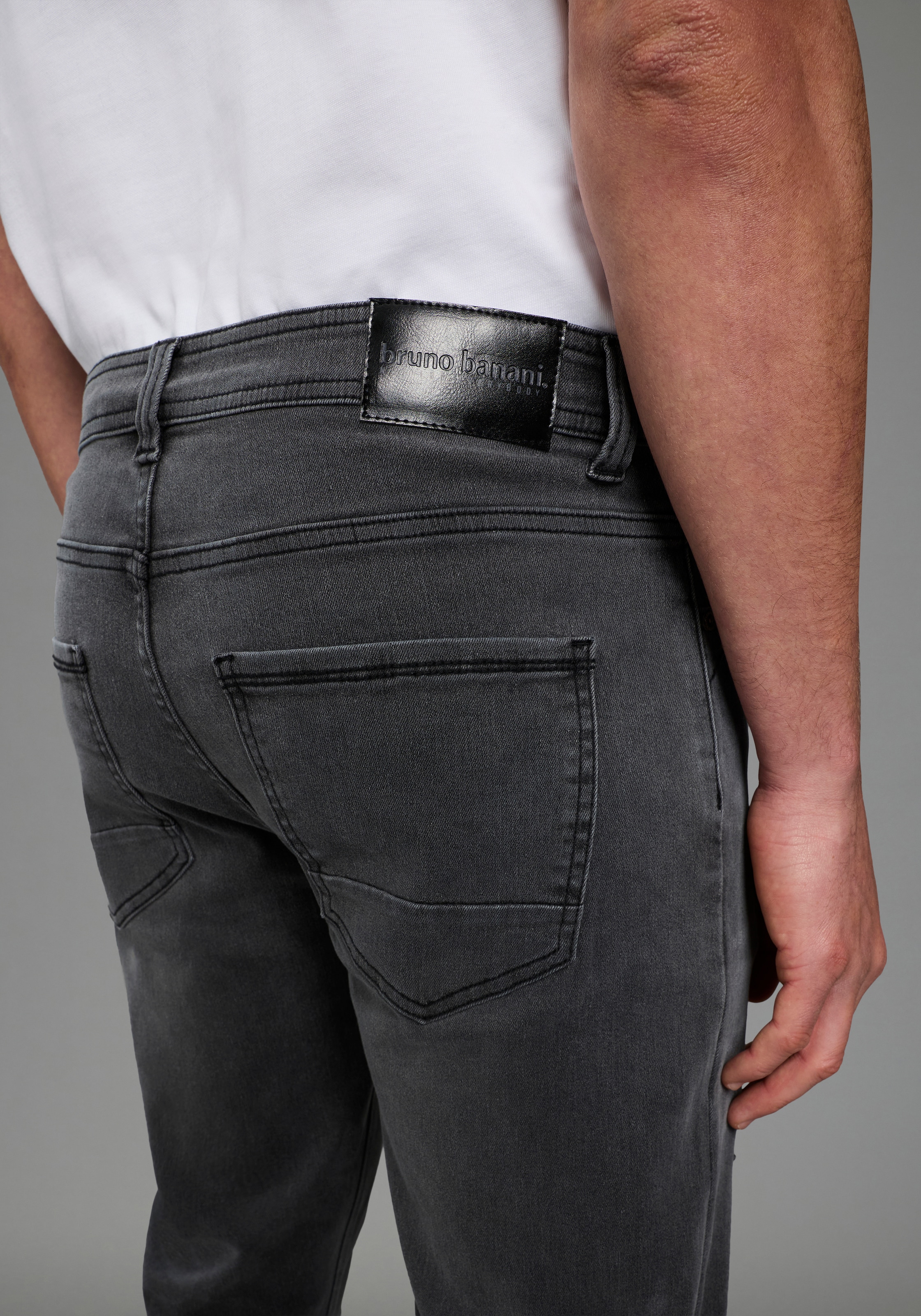 Bruno Banani Slim-fit-Jeans »Grady« schmale Beinweite, niedrige Leibhöhe, figurbetonte Silhouette
