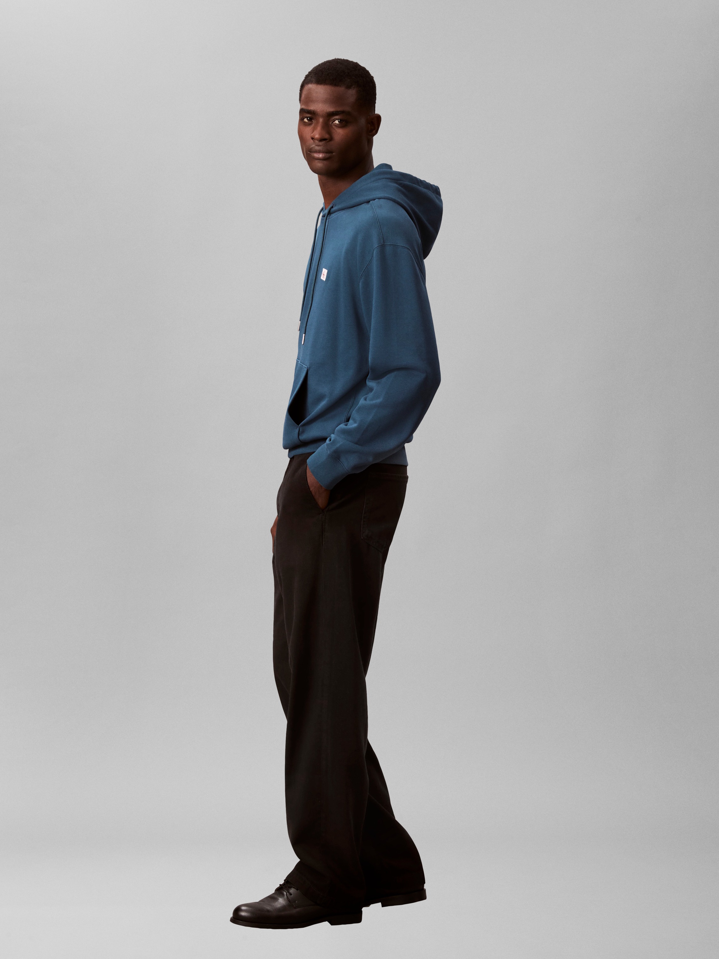 Calvin Klein Jeans Kapuzensweatshirt »400GSM TERRY BADGE HOODIE«, Mit Rundhalsausschnitt
