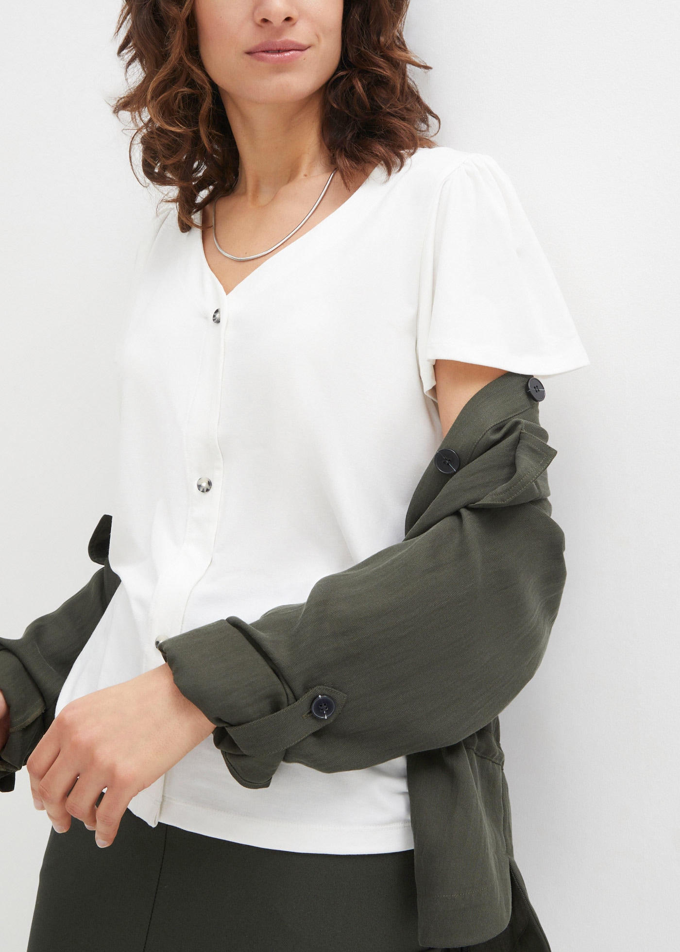 bonprix T-Shirt »Shirt mit Knopfleiste« Shirt mit Knopfleiste