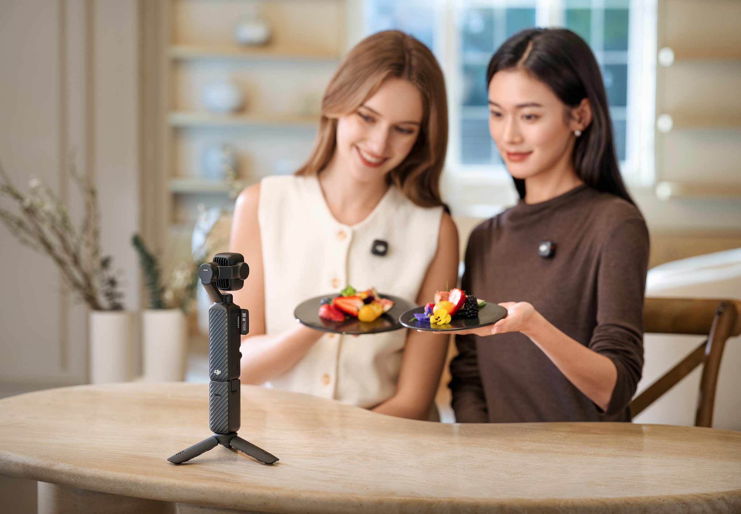DJI Kompaktkamera »Osmo Pocket 4P (Pro) Vlog Combo« , 37 , 3 fach fach x opt. Zoom , Bluetooth