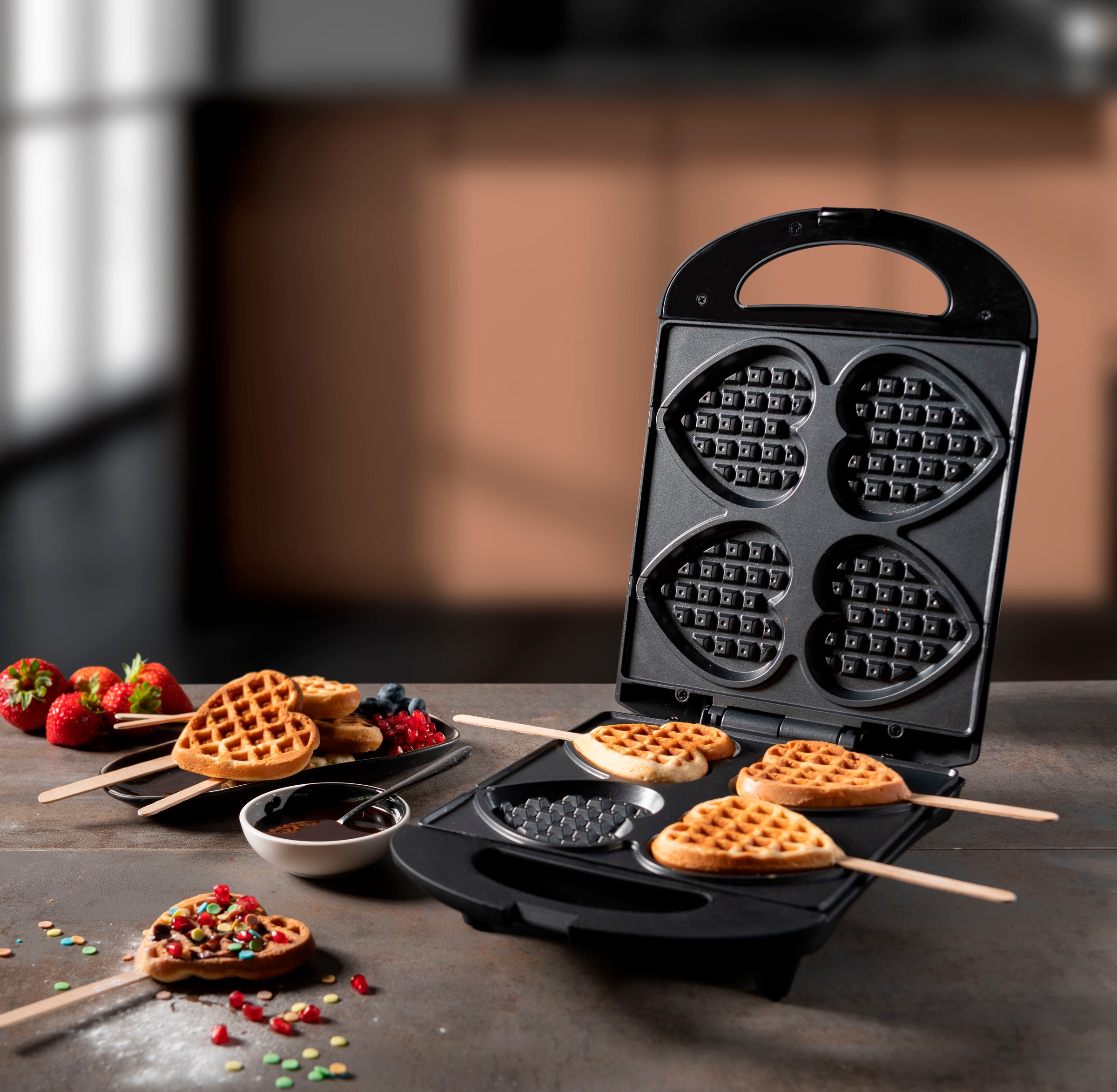 bestron Waffeleisen »DSW271 für Herzwaffeln am Stiel«, 780 W, für Herzwaffeln am Stiel, Retro Design