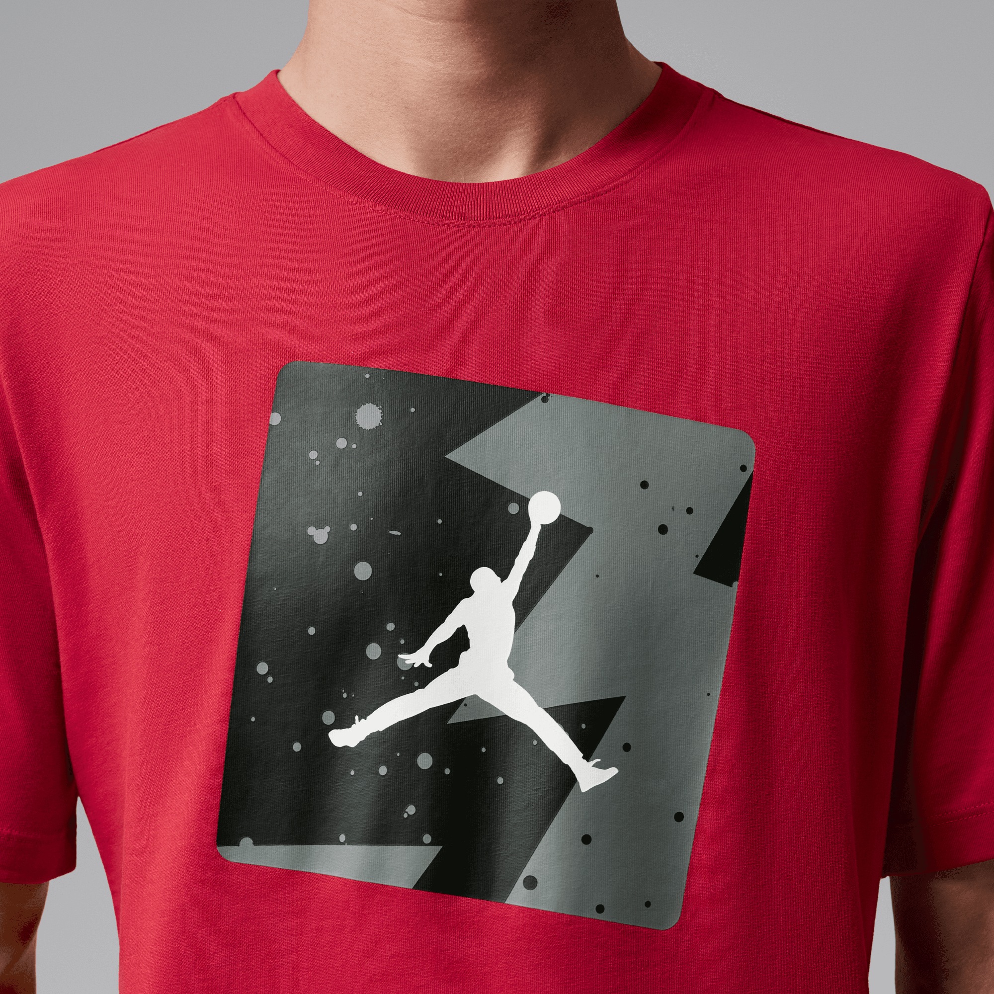 Jordan Trainingsshirt »Jordan Poolside Men's T-Shirt« mit markantem Frontprint, atmungsaktives Material, aus Baumwolle
